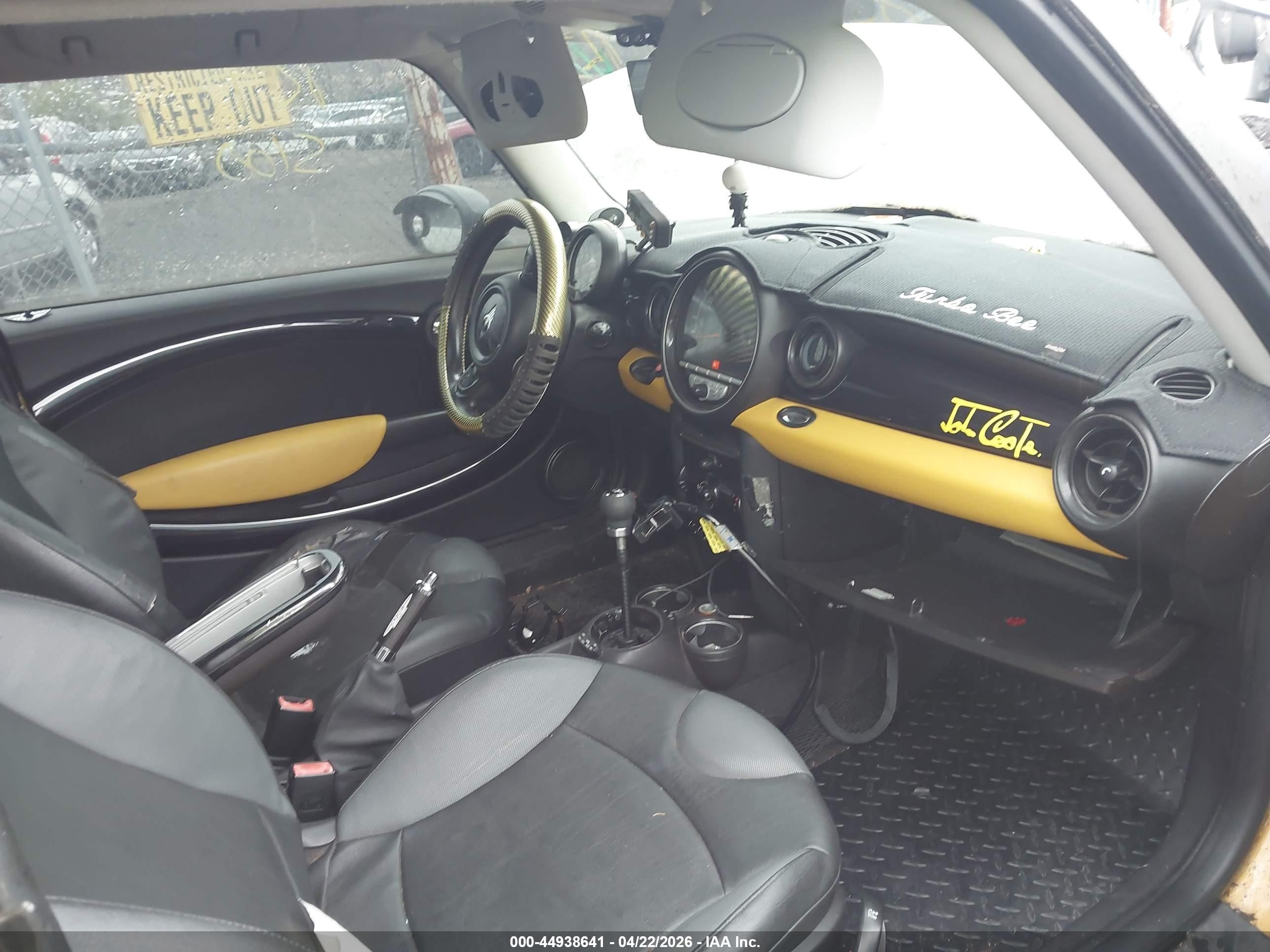 2008 Mini Cooper S   Желтый vin: WMWMF735X8TT92315