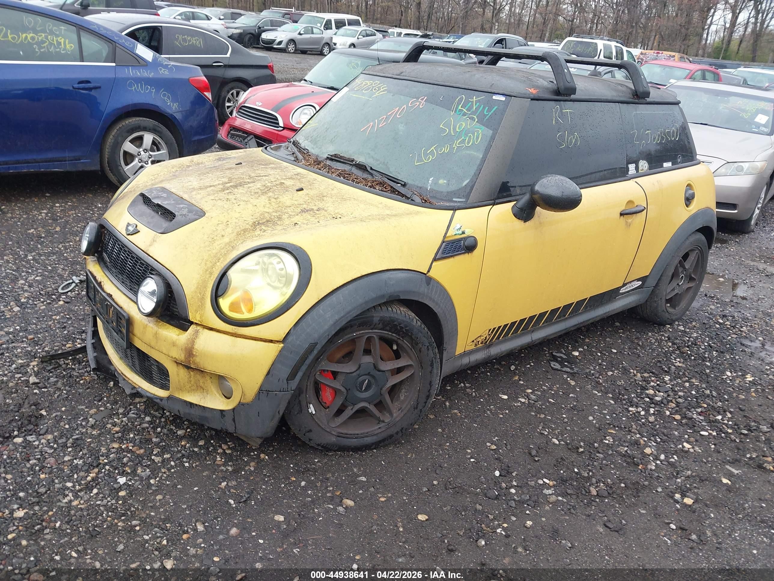 2008 Mini Cooper S   Желтый vin: WMWMF735X8TT92315