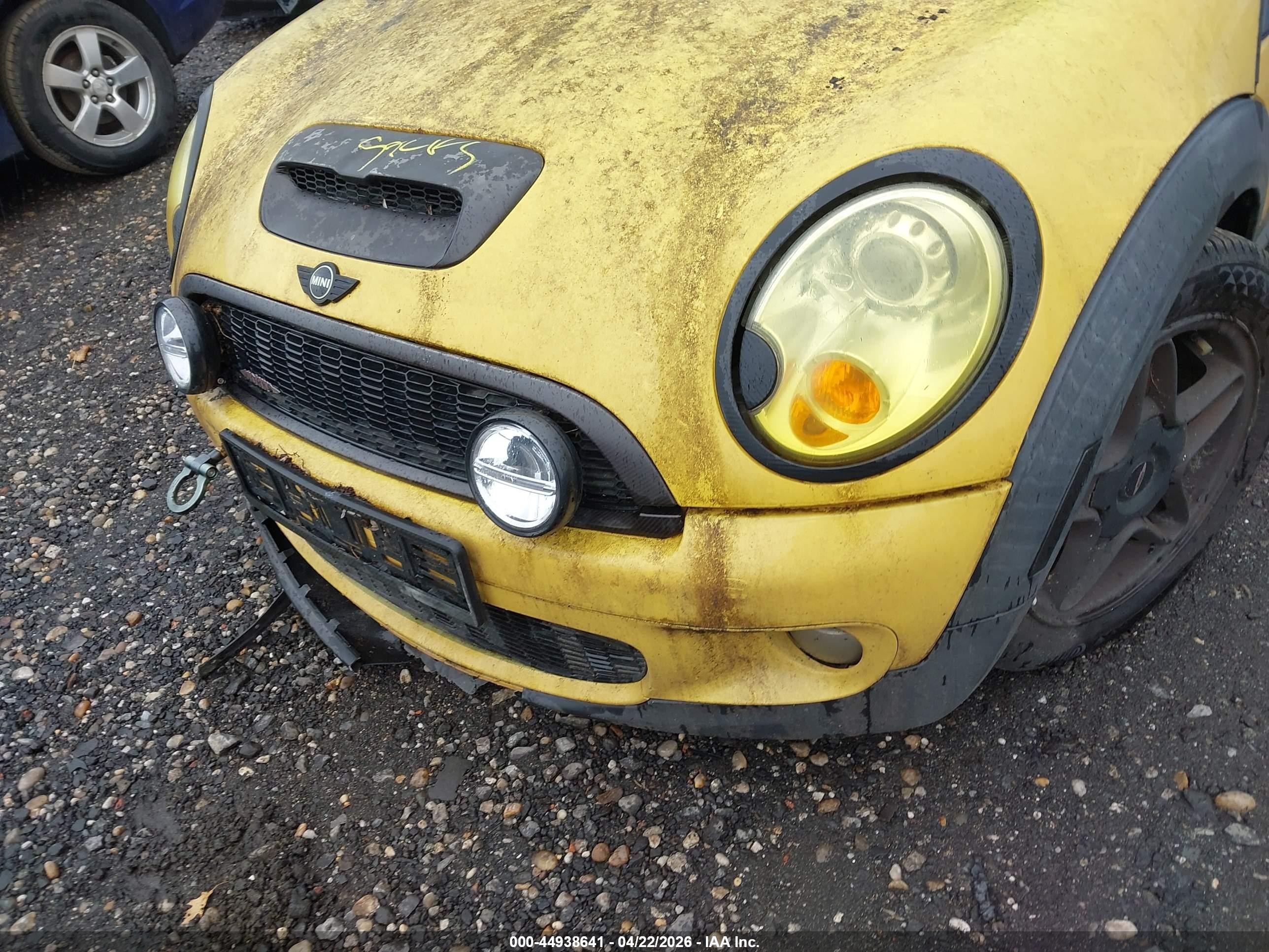 2008 Mini Cooper S   Желтый vin: WMWMF735X8TT92315
