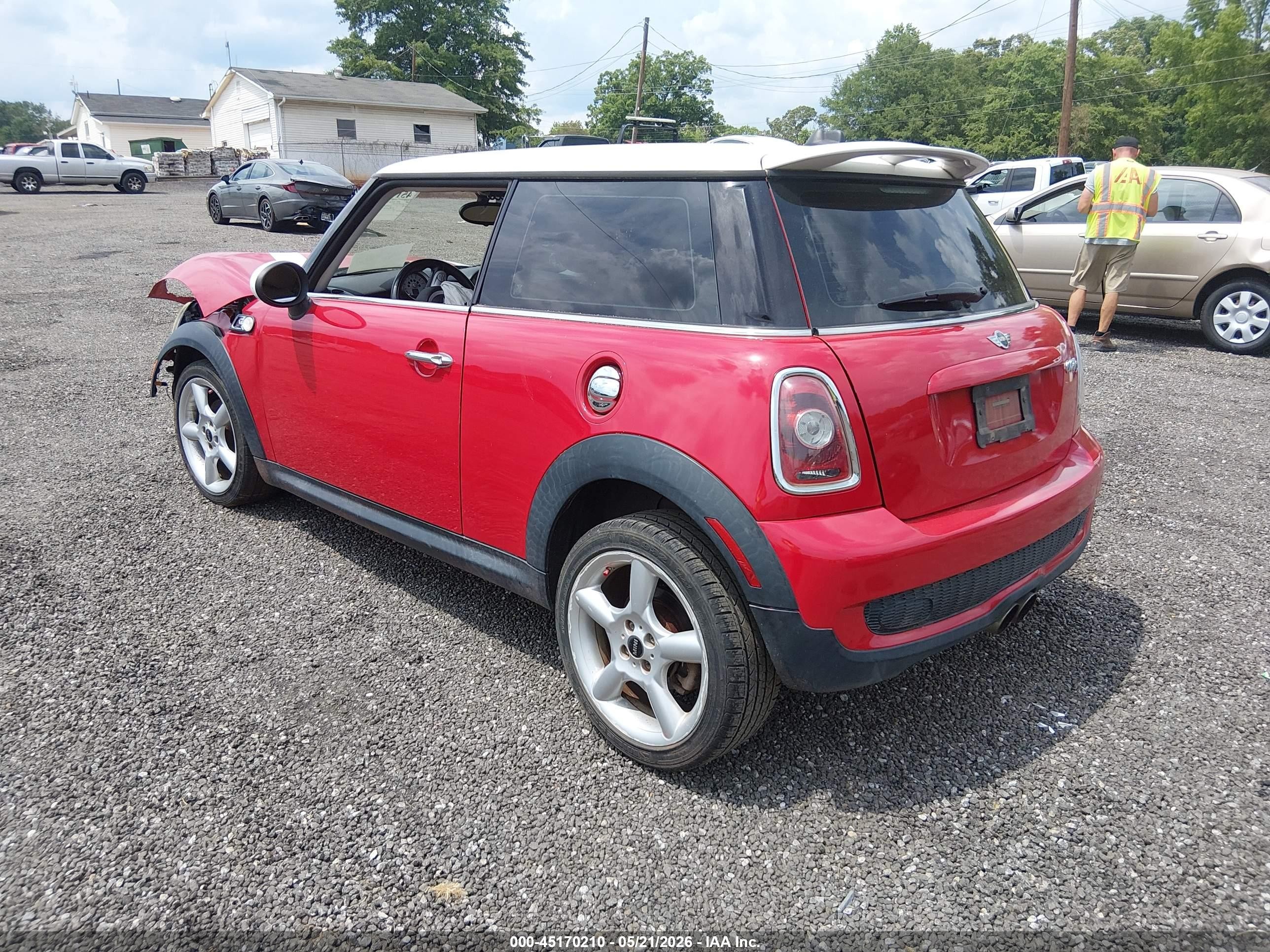 2009 Mini Cooper S Red vin: WMWMF735X9TT99816