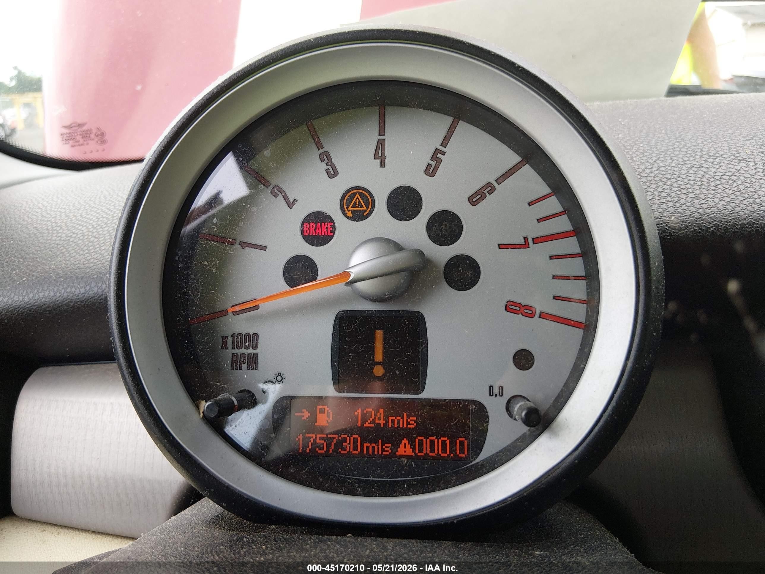 2009 Mini Cooper S Red vin: WMWMF735X9TT99816