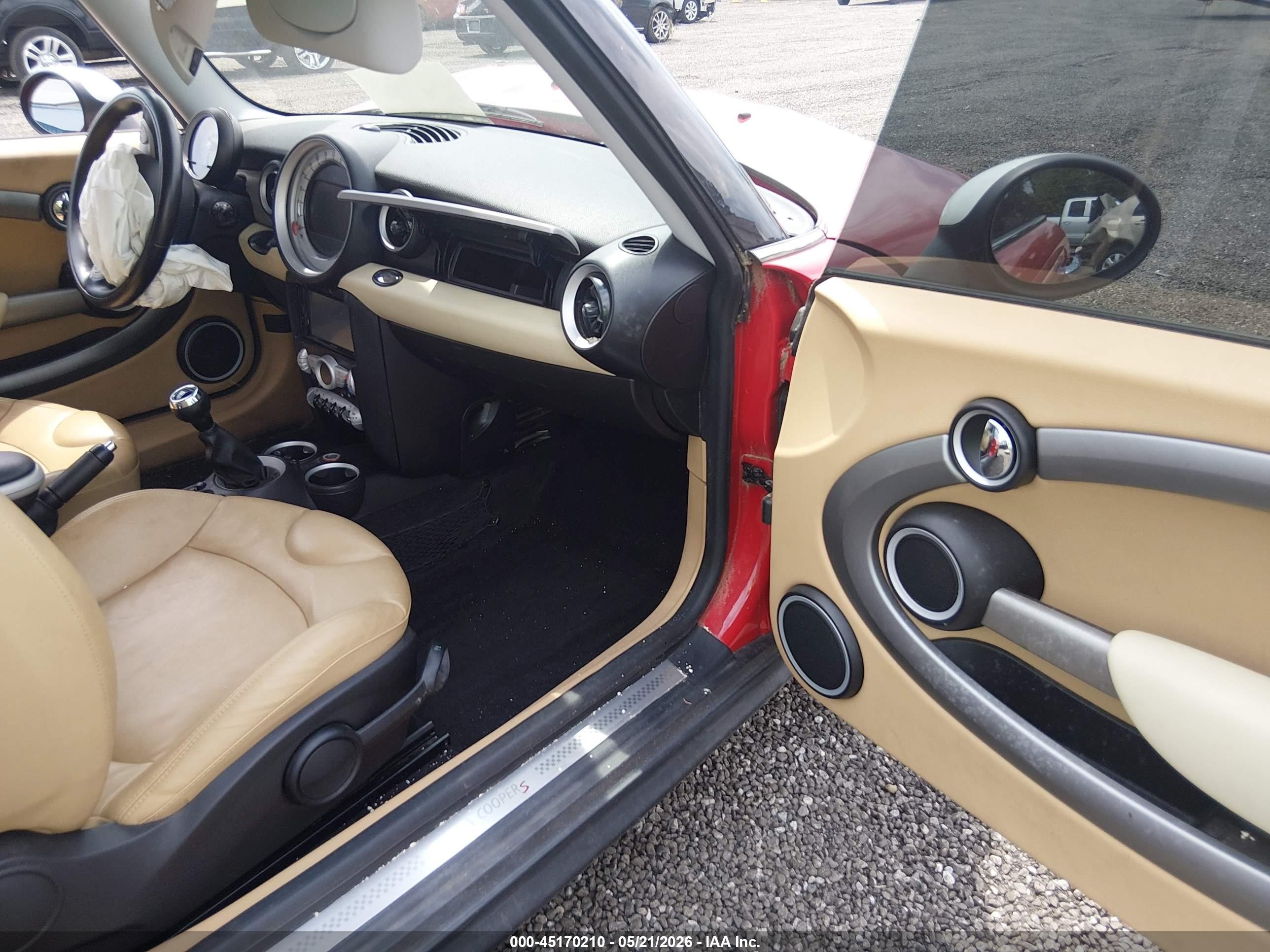 2009 Mini Cooper S Red vin: WMWMF735X9TT99816