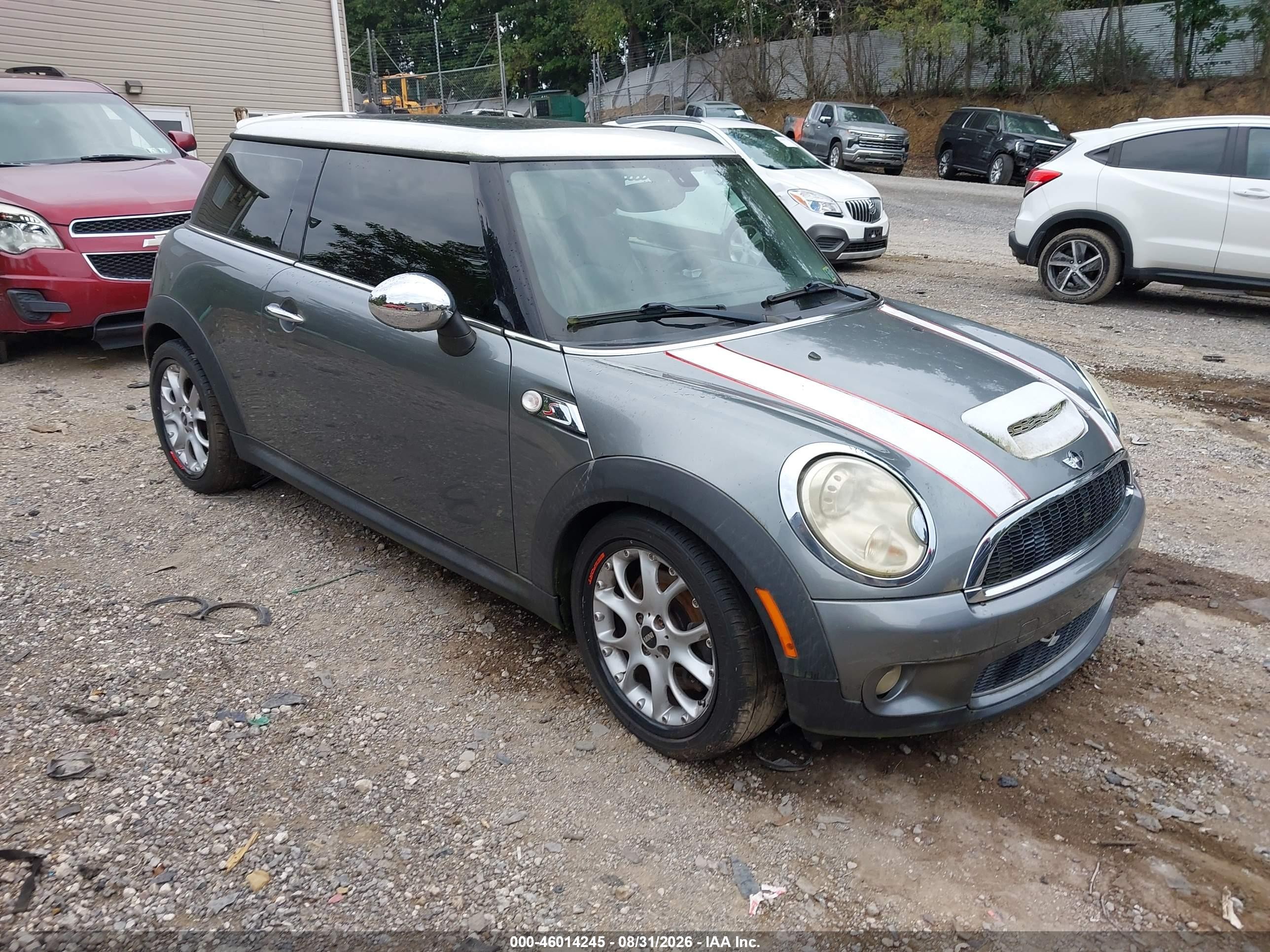 2009 Mini Cooper S   Silver vin: WMWMF735X9TW84774
