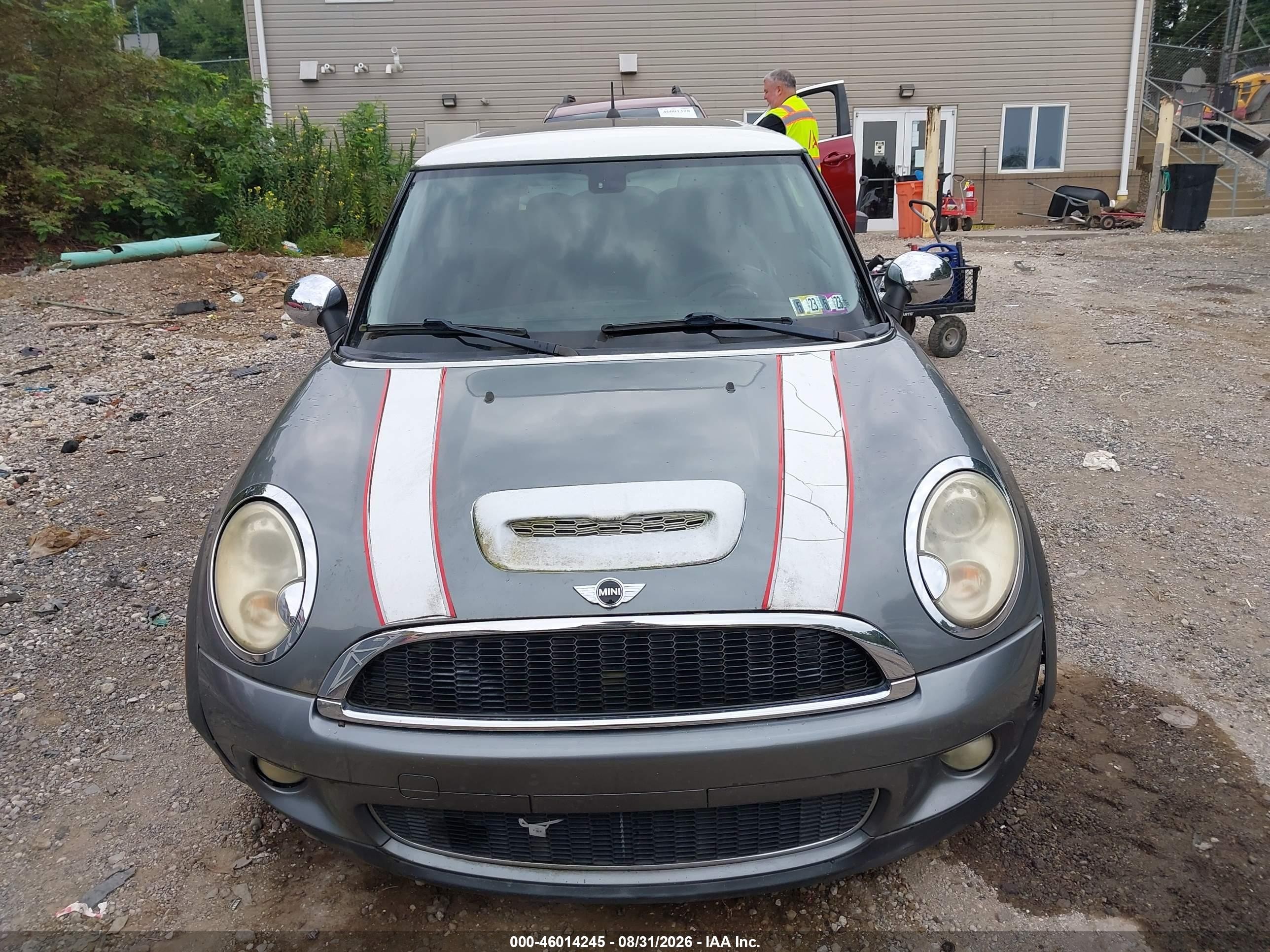 2009 Mini Cooper S   Silver vin: WMWMF735X9TW84774