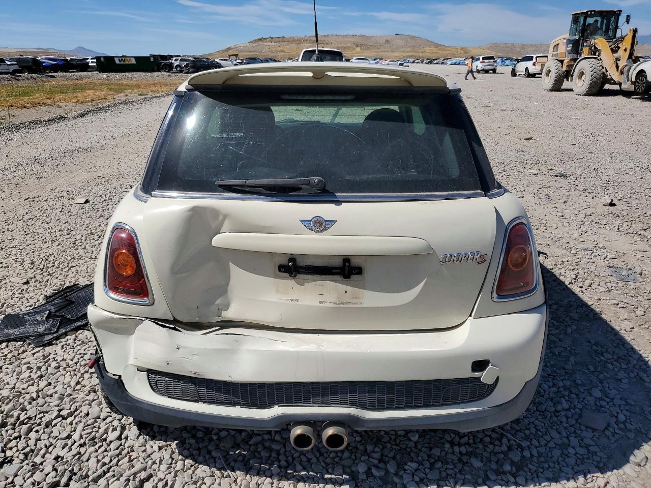 2009 Mini Cooper S White vin: WMWMF735X9TW85956
