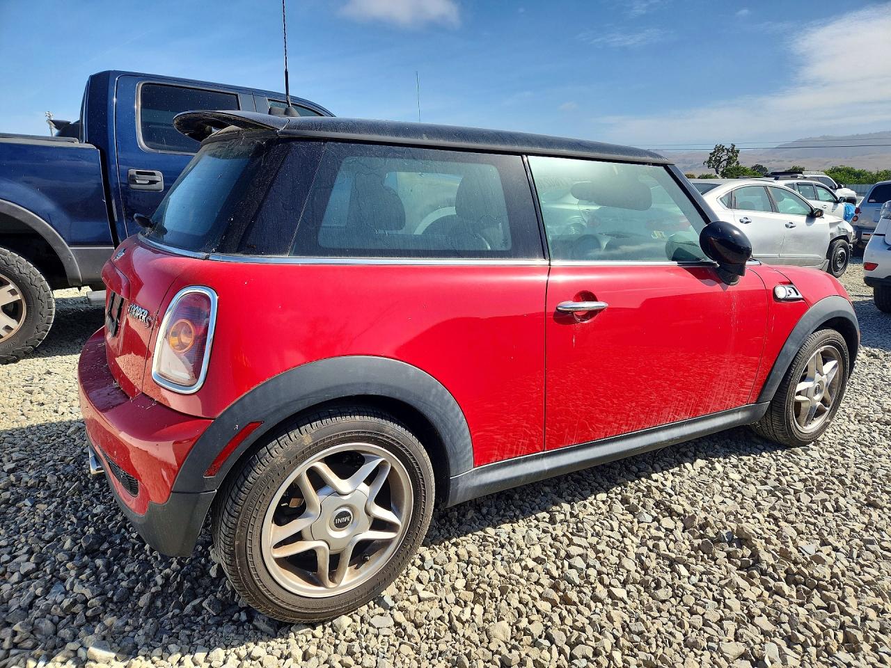 2010 Mini Cooper S Red vin: WMWMF7C50ATZ70461