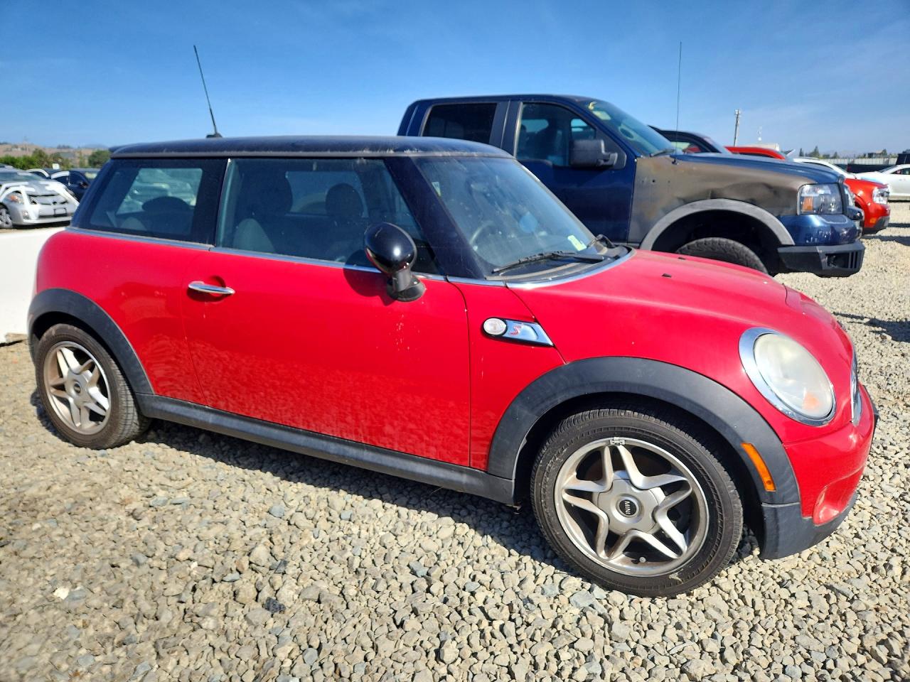 2010 Mini Cooper S Red vin: WMWMF7C50ATZ70461