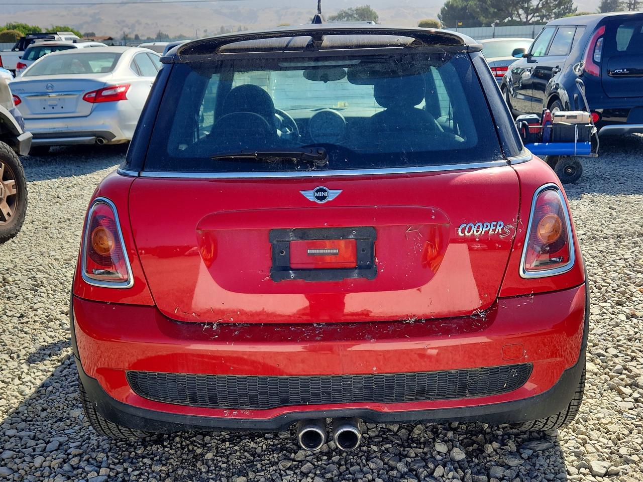 2010 Mini Cooper S Red vin: WMWMF7C50ATZ70461