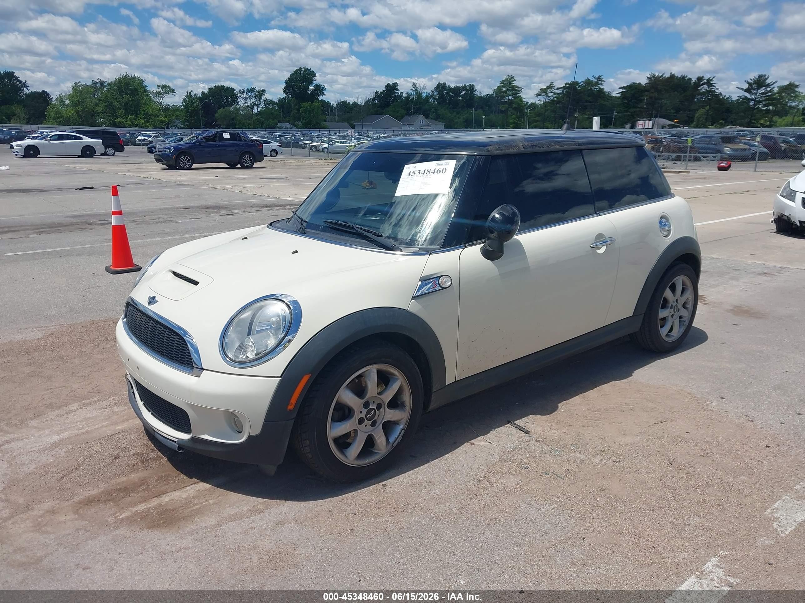 2010 Mini Cooper S   Cream vin: WMWMF7C51ATZ72218