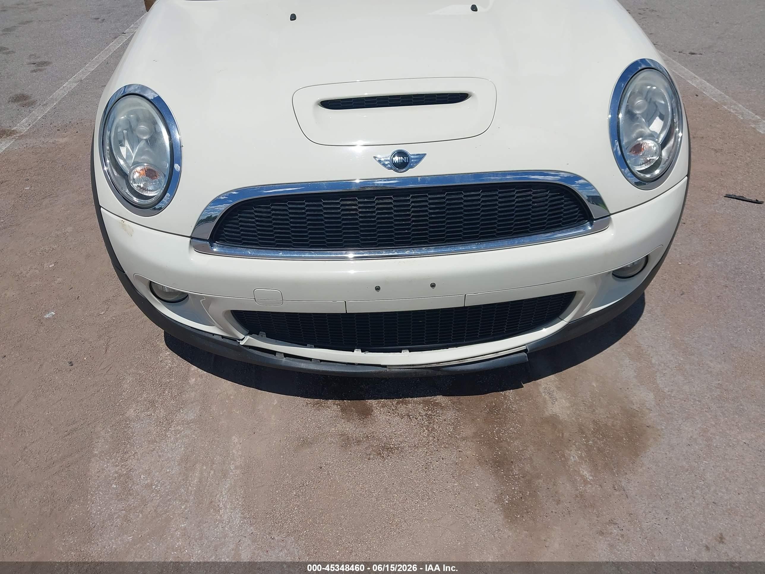 2010 Mini Cooper S   Cream vin: WMWMF7C51ATZ72218