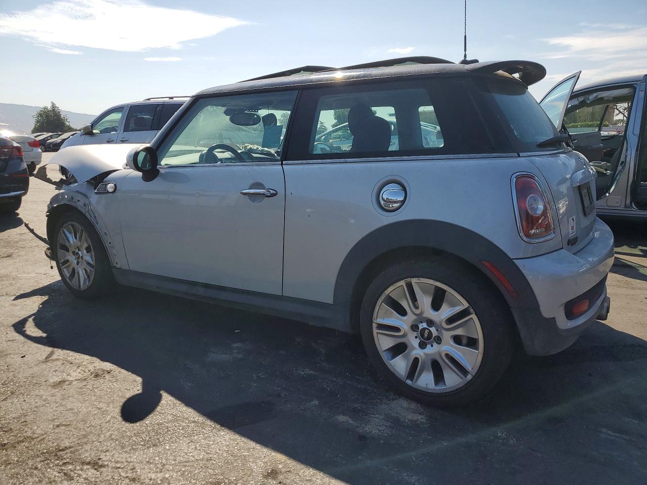 2010 Mini Cooper S Silver vin: WMWMF7C55ATW88848