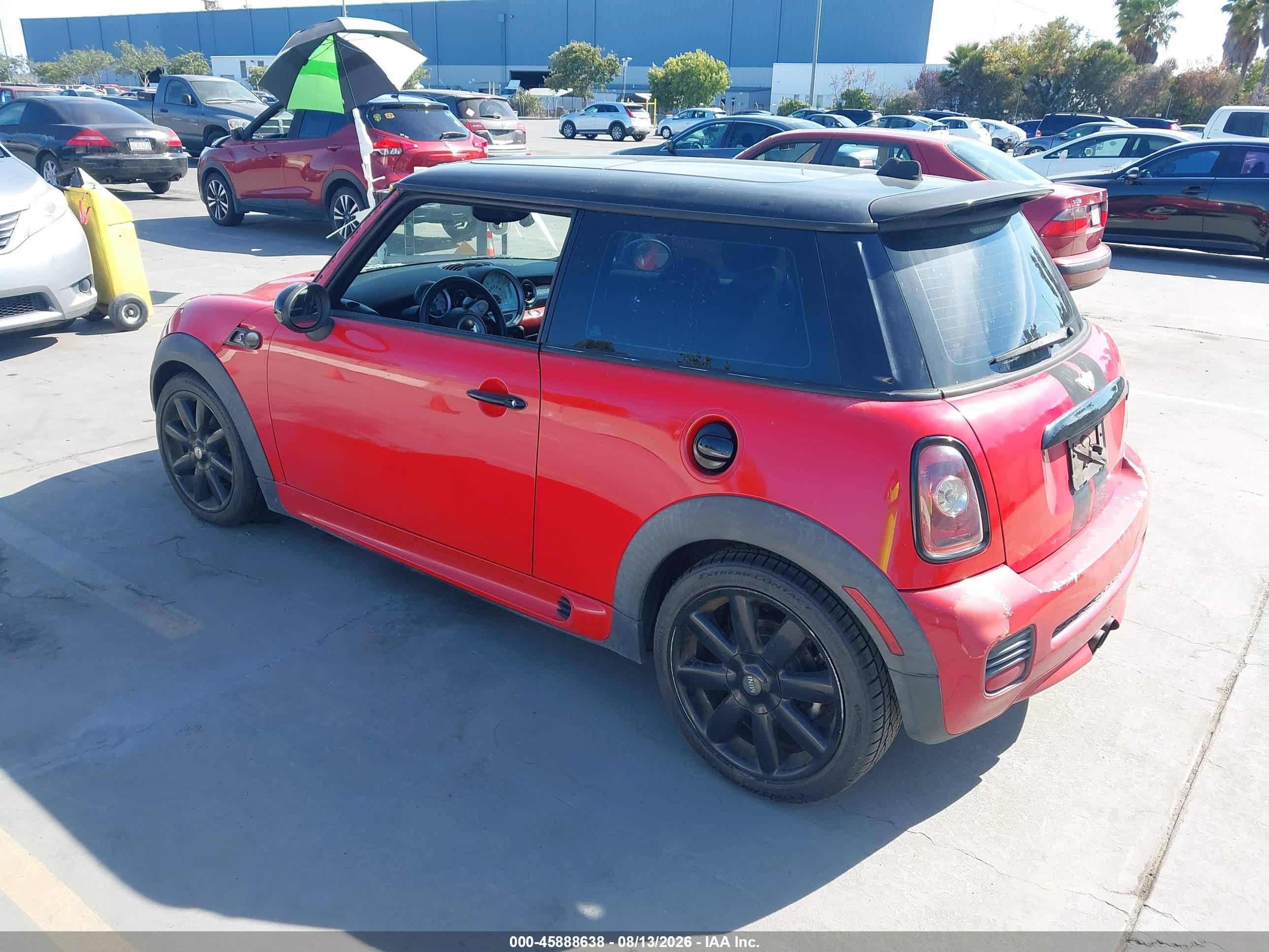 2010 Mini Cooper S   Red vin: WMWMF7C55ATW89627
