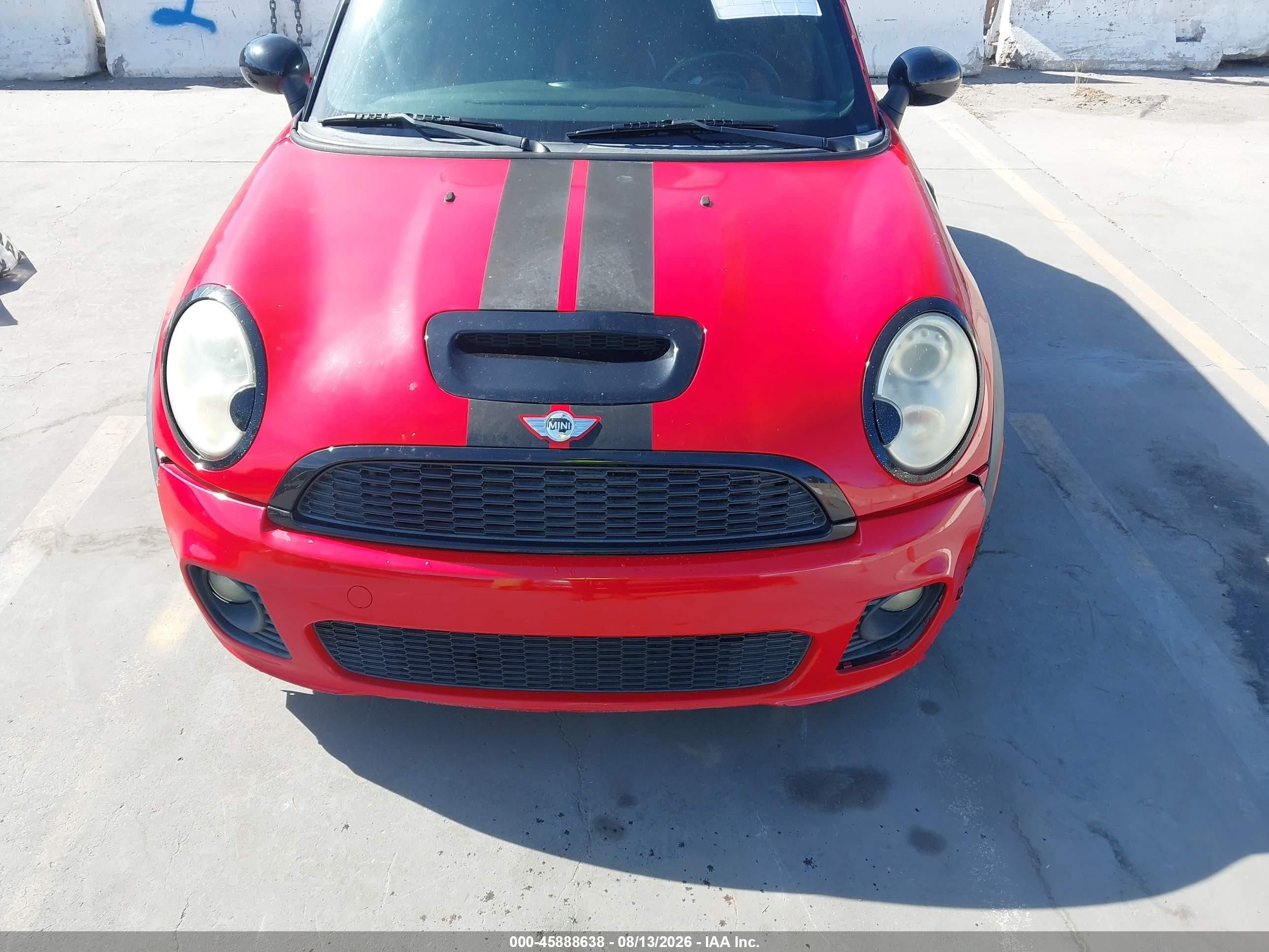 2010 Mini Cooper S   Red vin: WMWMF7C55ATW89627