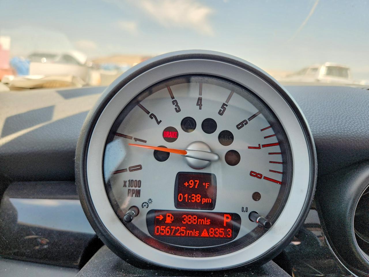 2010 Mini Cooper S White vin: WMWMF7C55ATZ71394