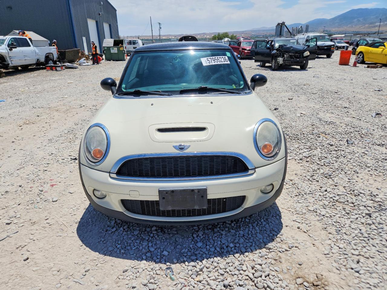 2010 Mini Cooper S White vin: WMWMF7C55ATZ71394
