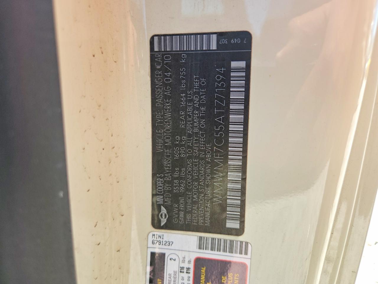 2010 Mini Cooper S White vin: WMWMF7C55ATZ71394