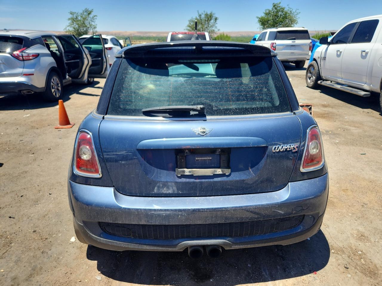 2010 Mini Cooper S Blue vin: WMWMF7C55ATZ73372