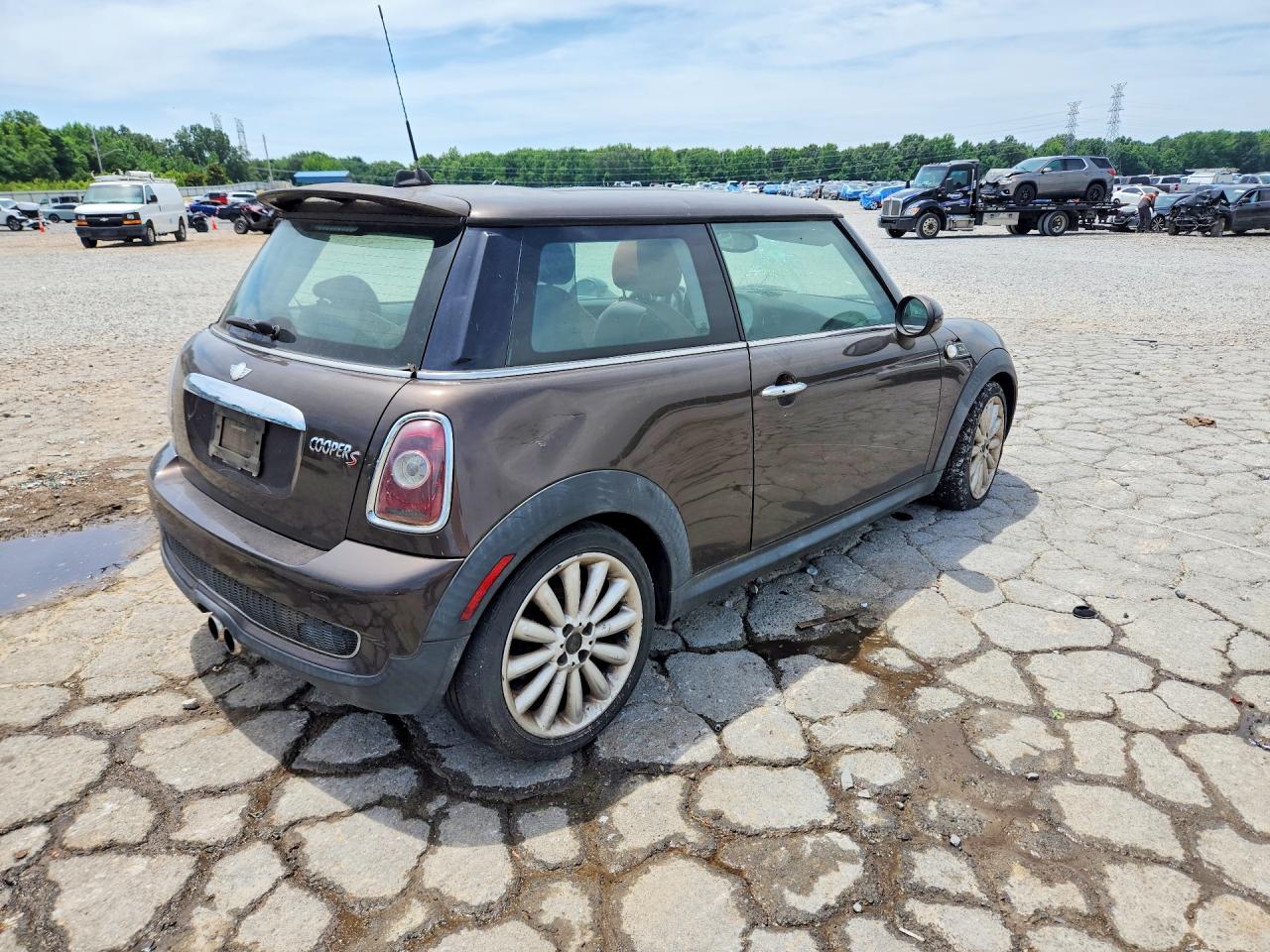 2010 Mini Cooper S Brown vin: WMWMF7C56ATX46028