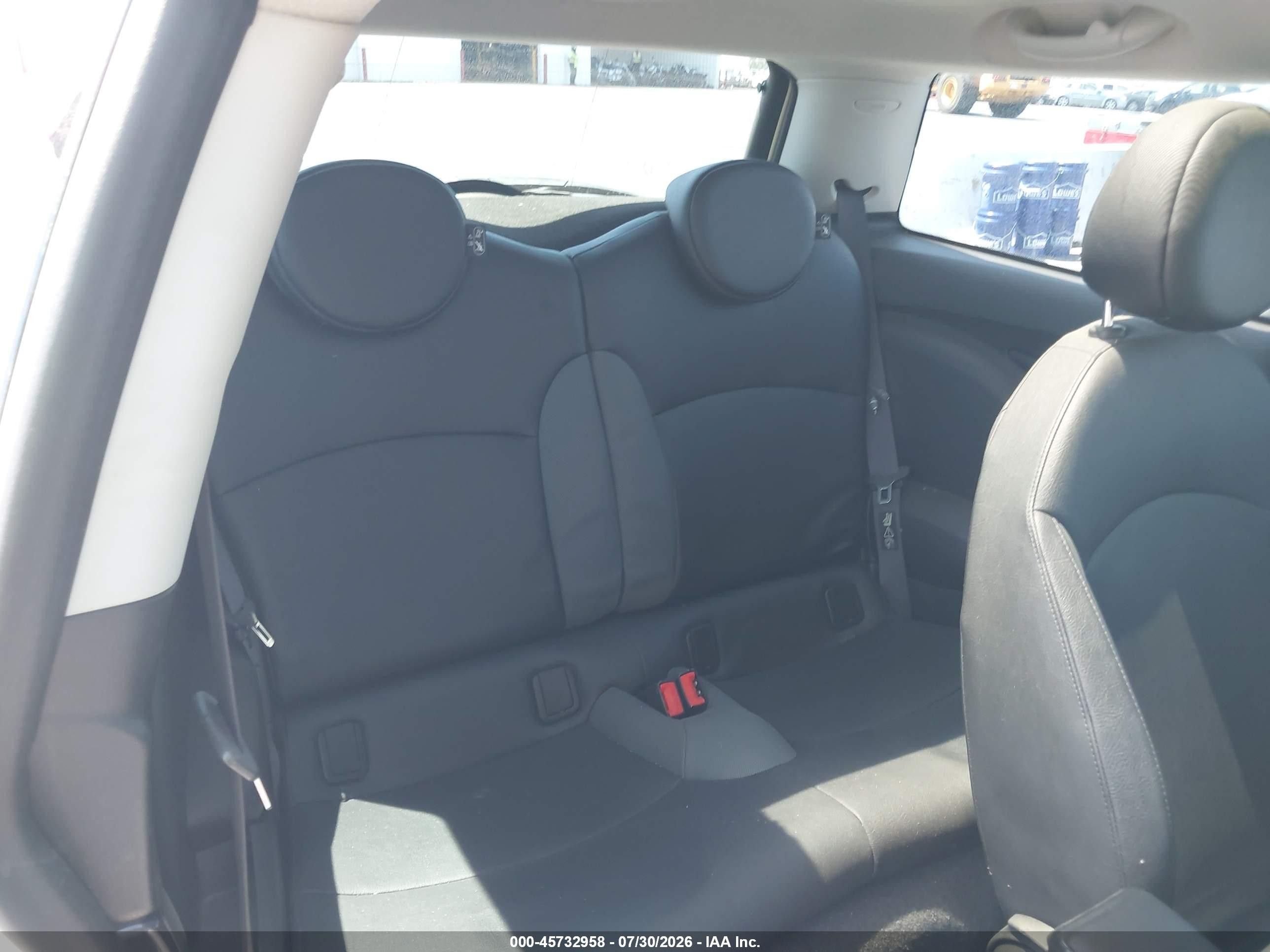 2010 Mini Cooper S White vin: WMWMF7C58ATZ71244