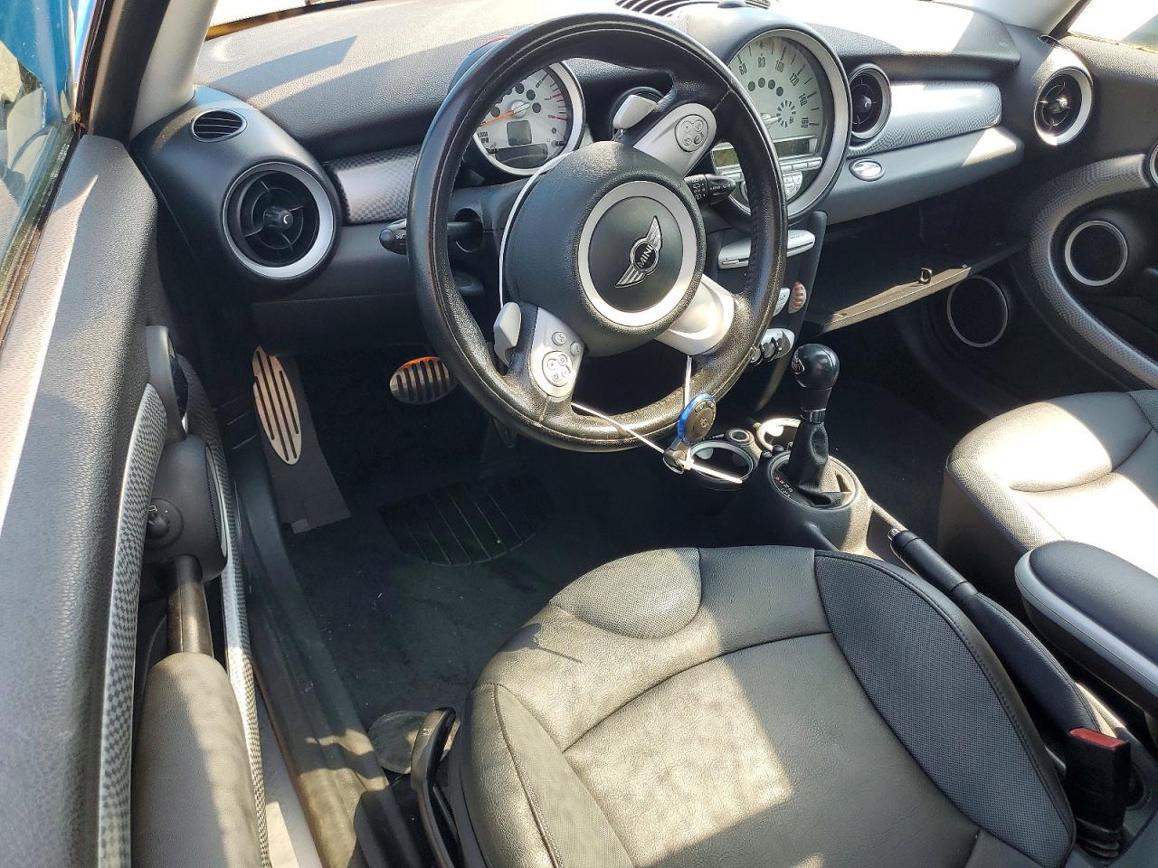 2010 Mini Cooper S Blue vin: WMWMF7C59ATW89517