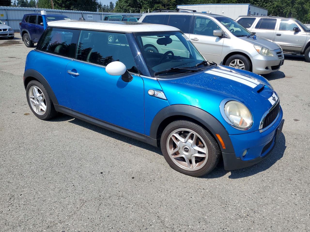 2010 Mini Cooper S Blue vin: WMWMF7C59ATW89517