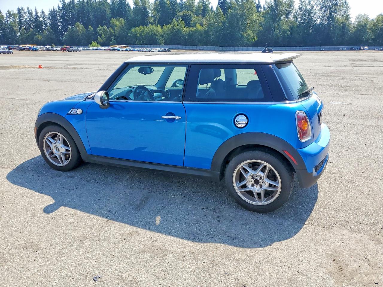 2010 Mini Cooper S Blue vin: WMWMF7C59ATW89517
