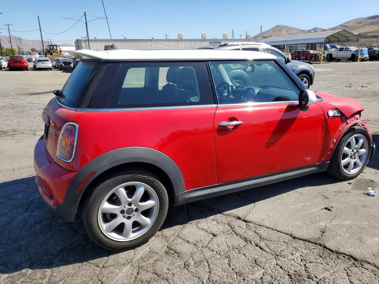 2010 Mini Cooper S Red vin: WMWMF7C59ATW89694