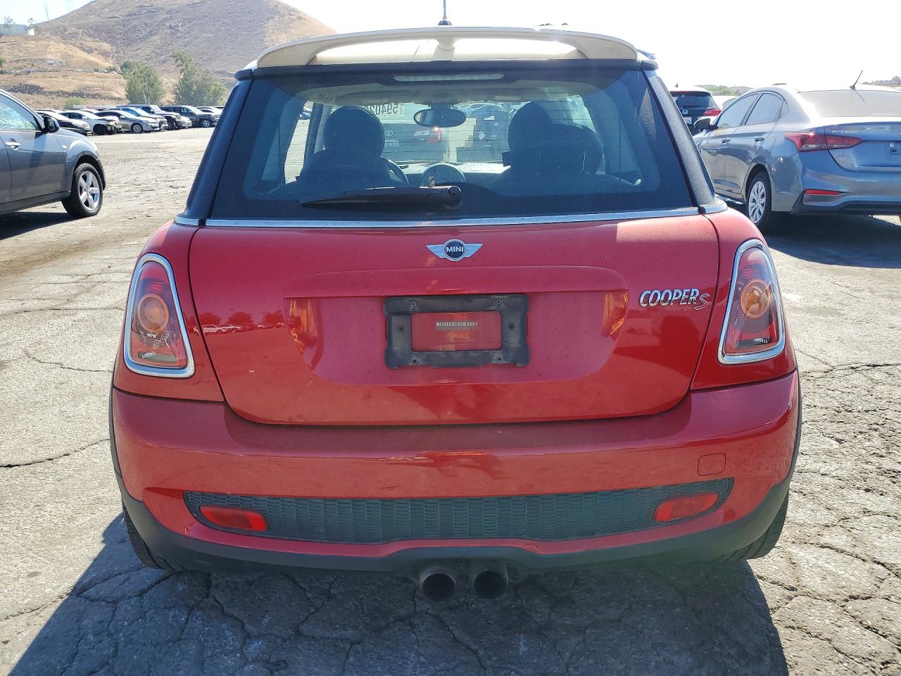 2010 Mini Cooper S Red vin: WMWMF7C59ATW89694