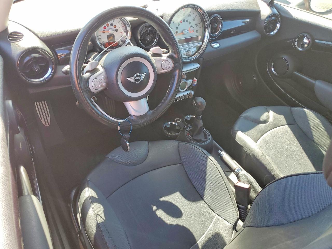 2010 Mini Cooper S Red vin: WMWMF7C59ATW89694