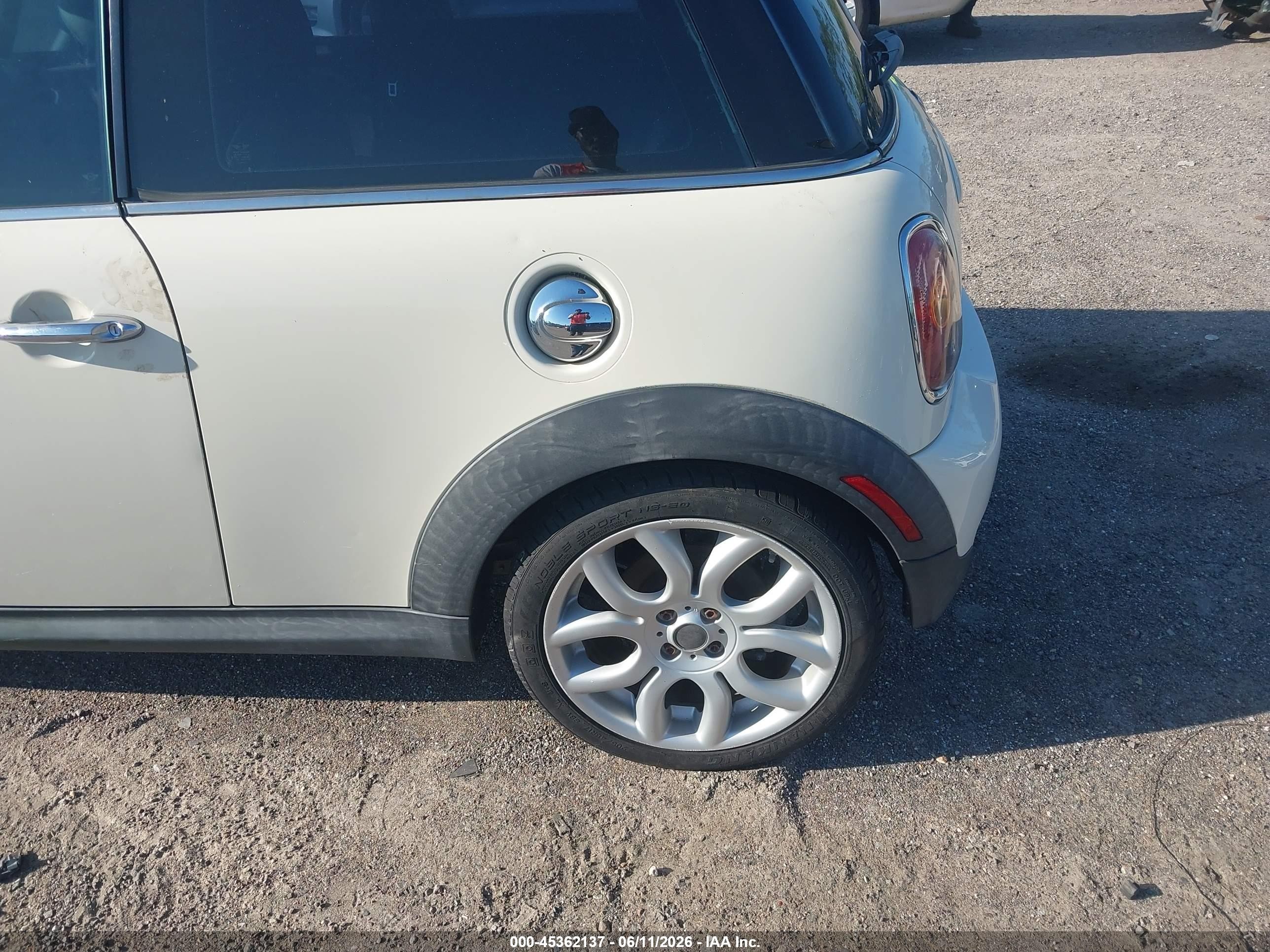 2010 Mini Cooper S   Cream vin: WMWMF7C59ATZ70250