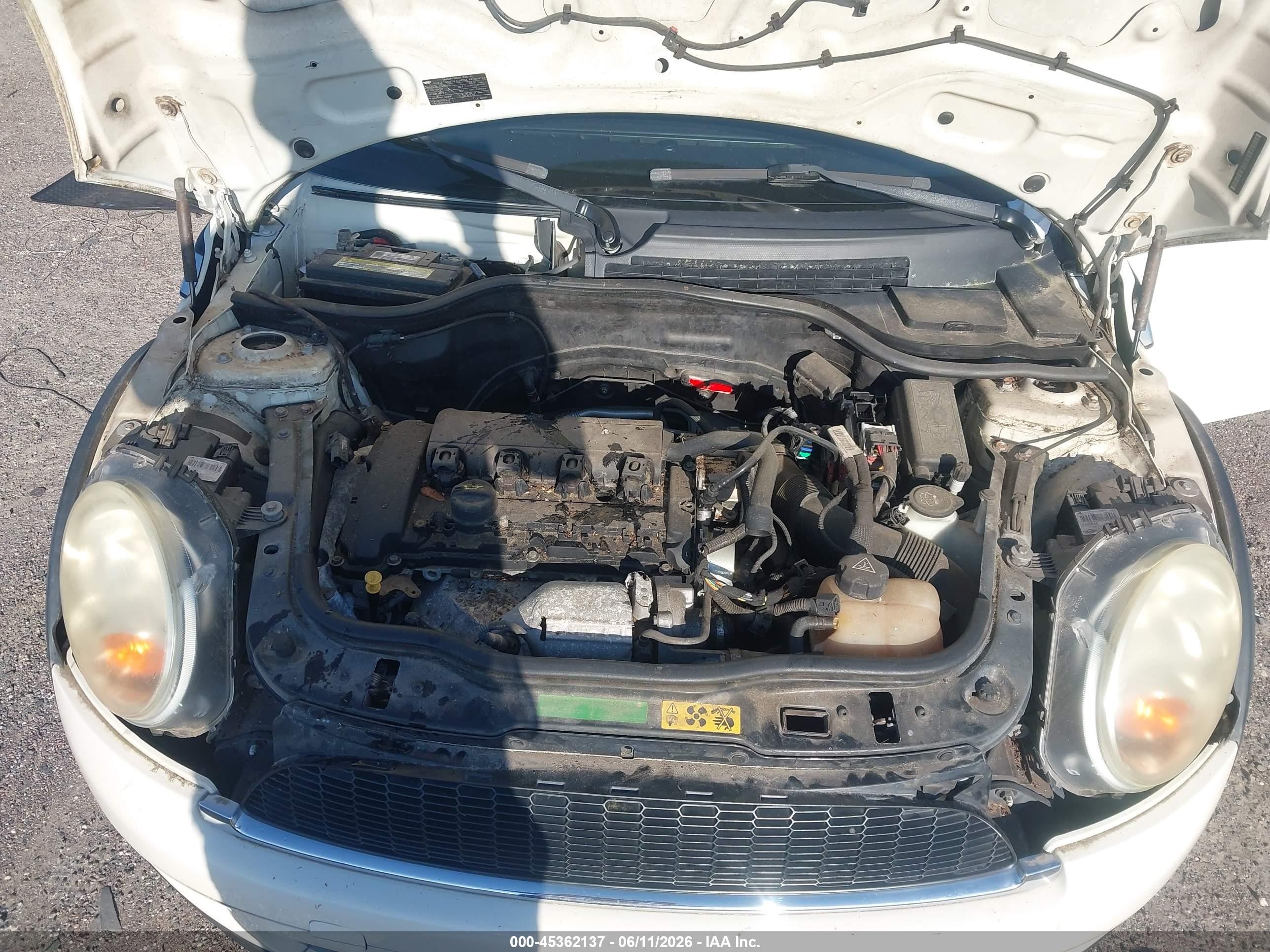 2010 Mini Cooper S   Cream vin: WMWMF7C59ATZ70250