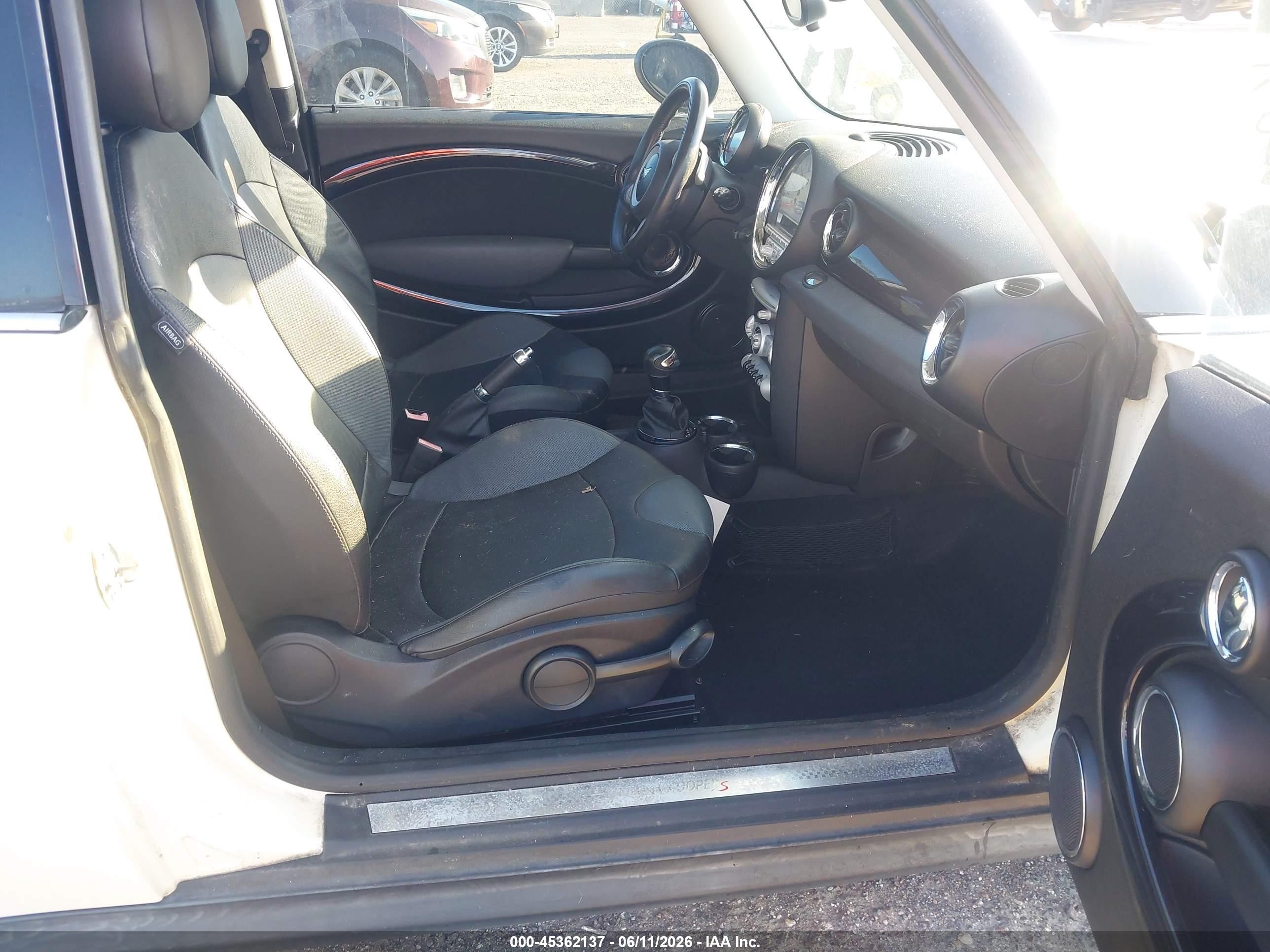 2010 Mini Cooper S   Cream vin: WMWMF7C59ATZ70250