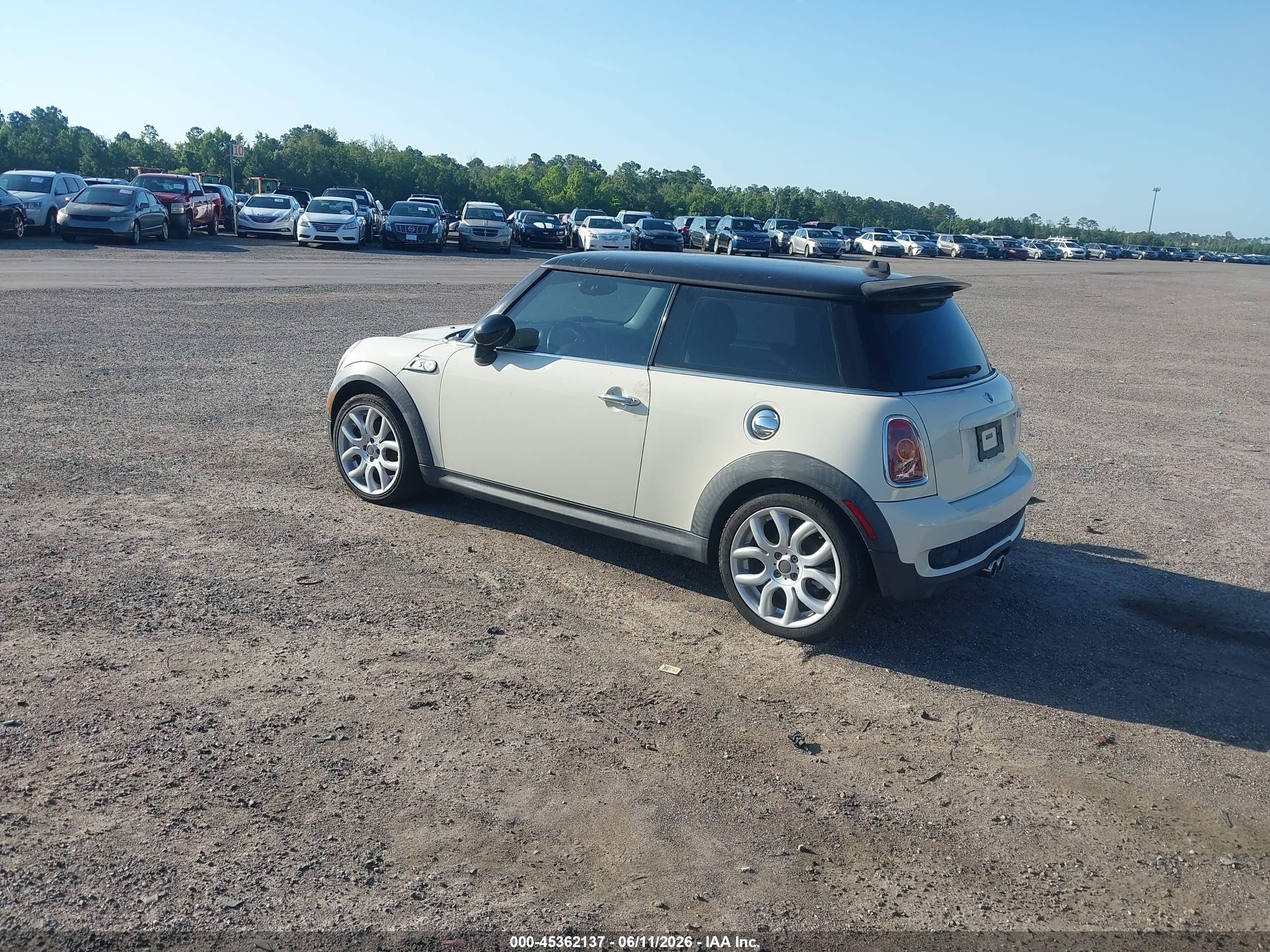 2010 Mini Cooper S   Cream vin: WMWMF7C59ATZ70250