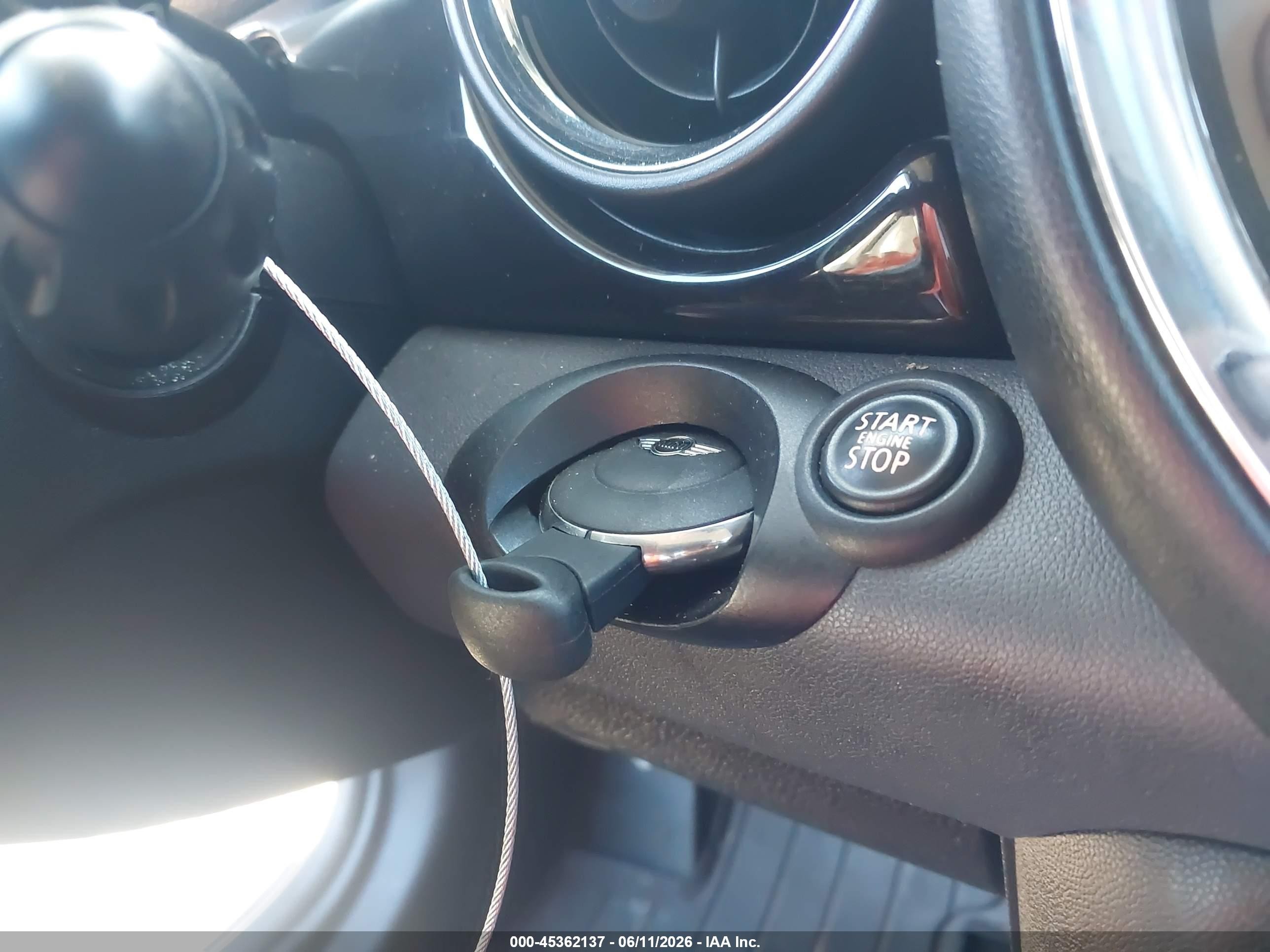 2010 Mini Cooper S   Cream vin: WMWMF7C59ATZ70250