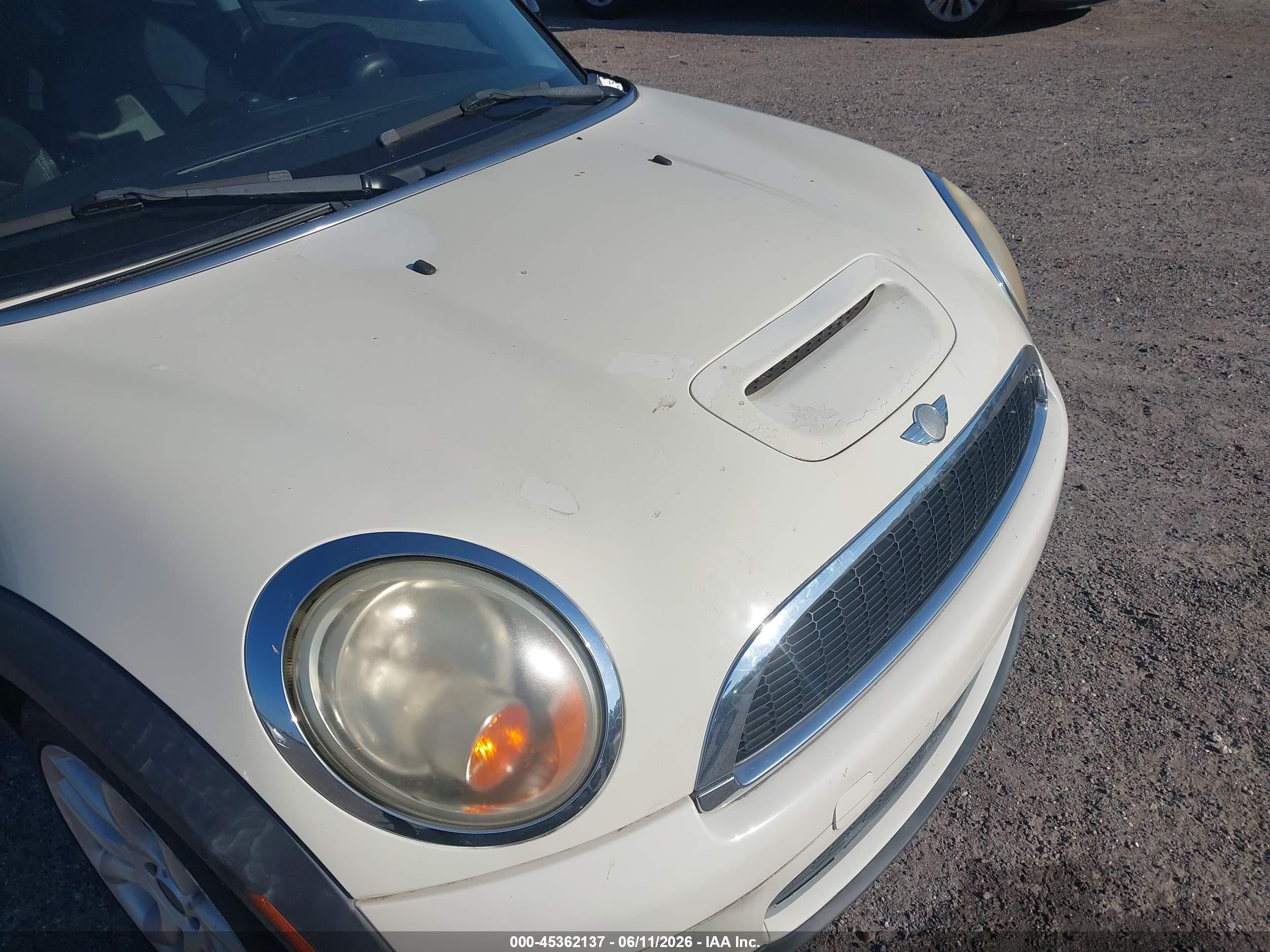 2010 Mini Cooper S   Cream vin: WMWMF7C59ATZ70250