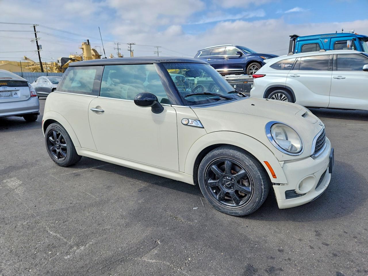2010 Mini Cooper S Cream vin: WMWMF7C59ATZ70958