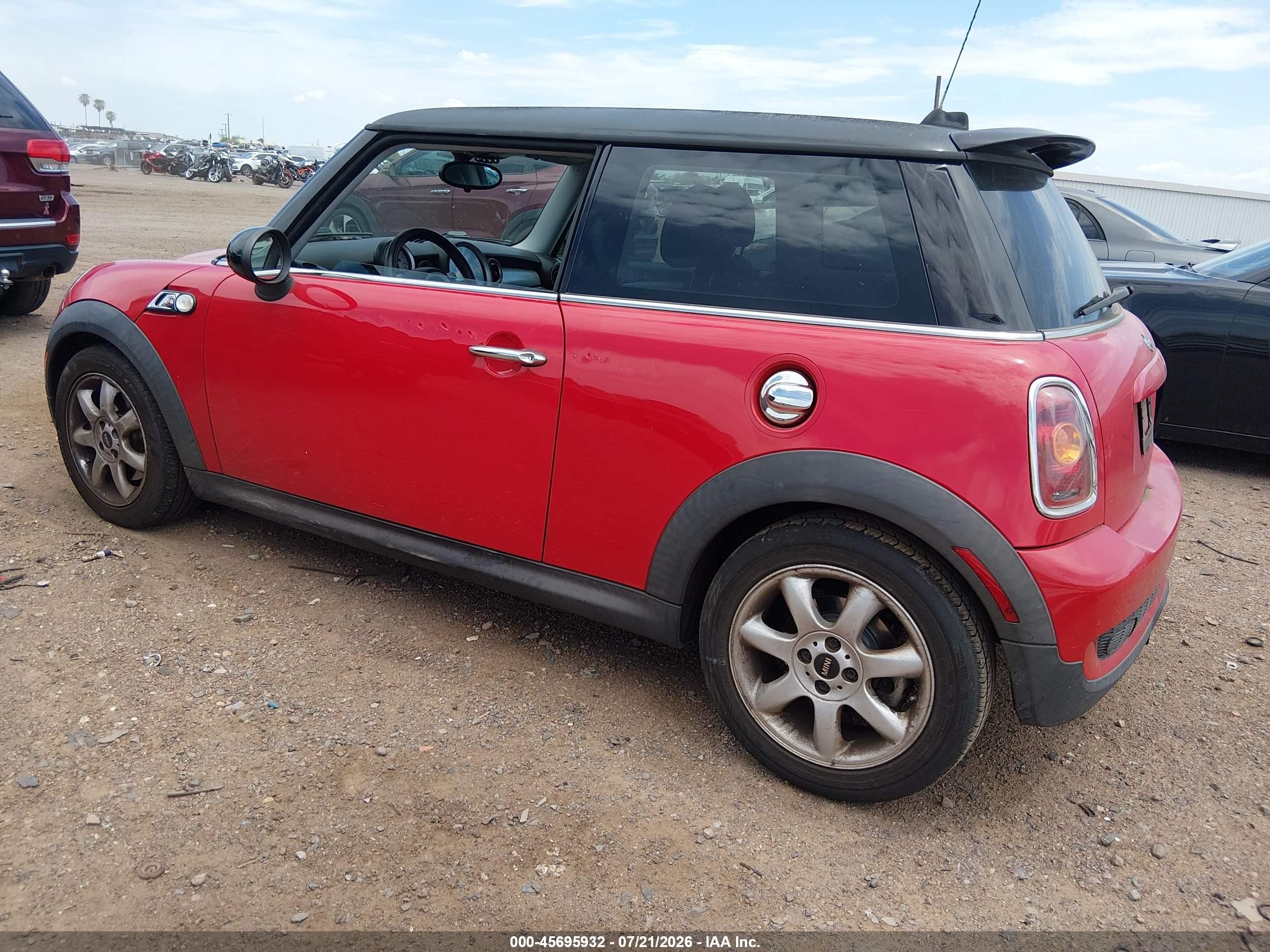 2010 Mini Cooper S   Red vin: WMWMF7C59ATZ71110