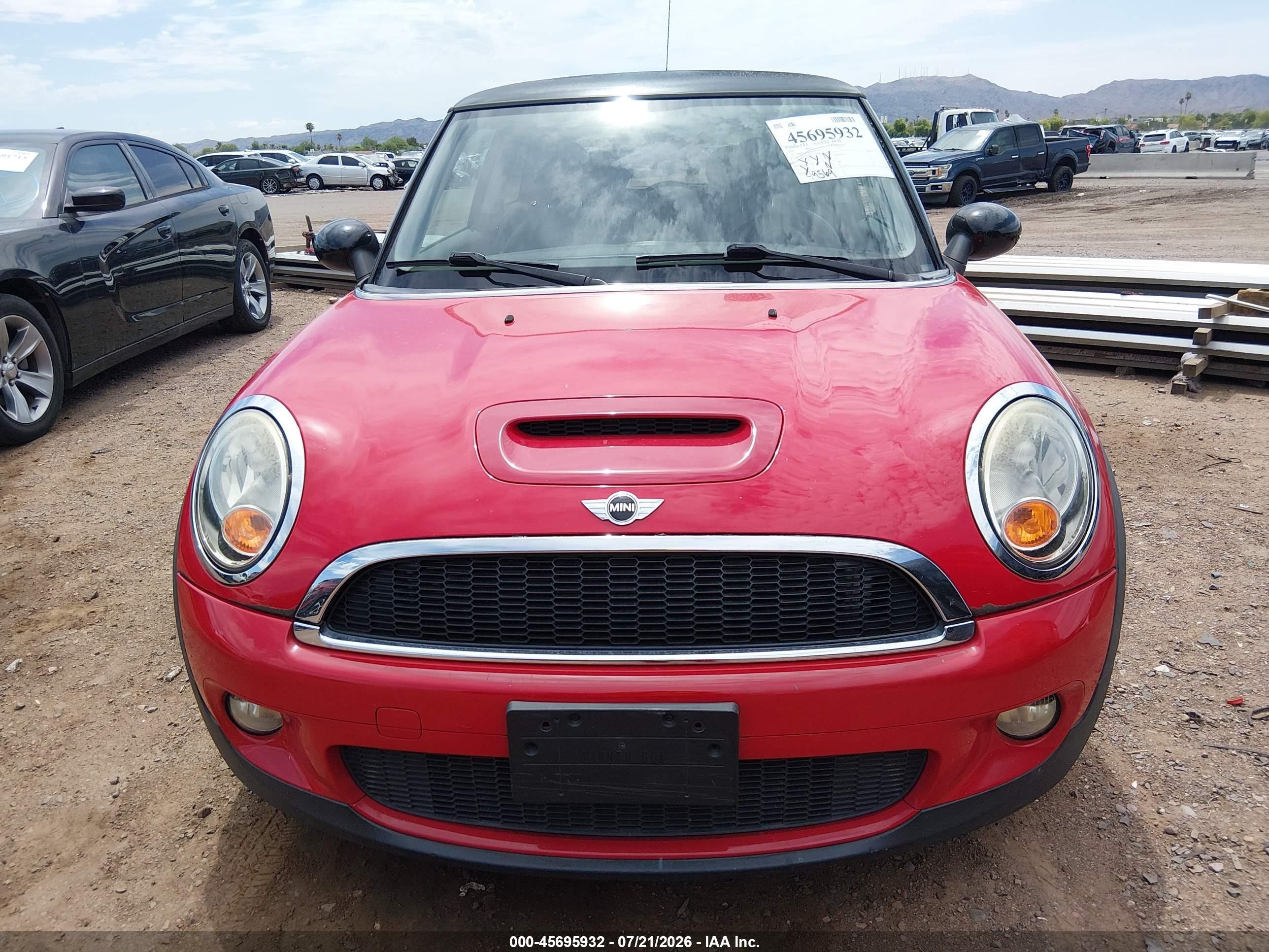 2010 Mini Cooper S   Red vin: WMWMF7C59ATZ71110