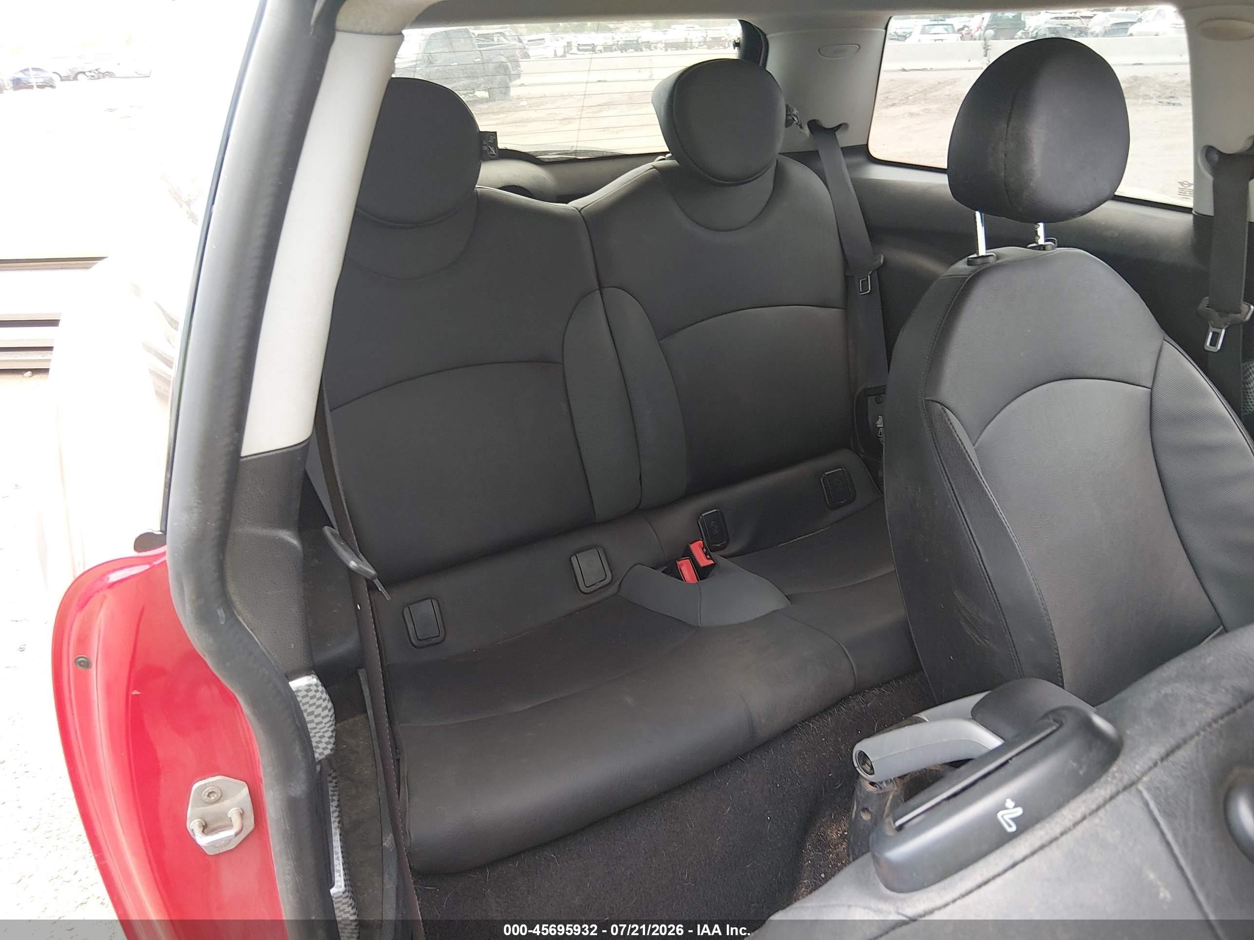 2010 Mini Cooper S   Red vin: WMWMF7C59ATZ71110