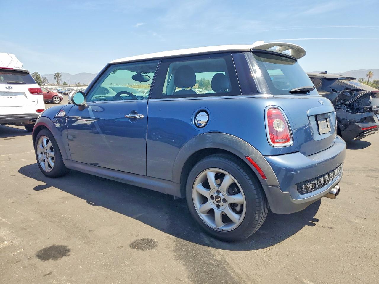 2010 Mini Cooper S Blue vin: WMWMF7C5XATZ69060