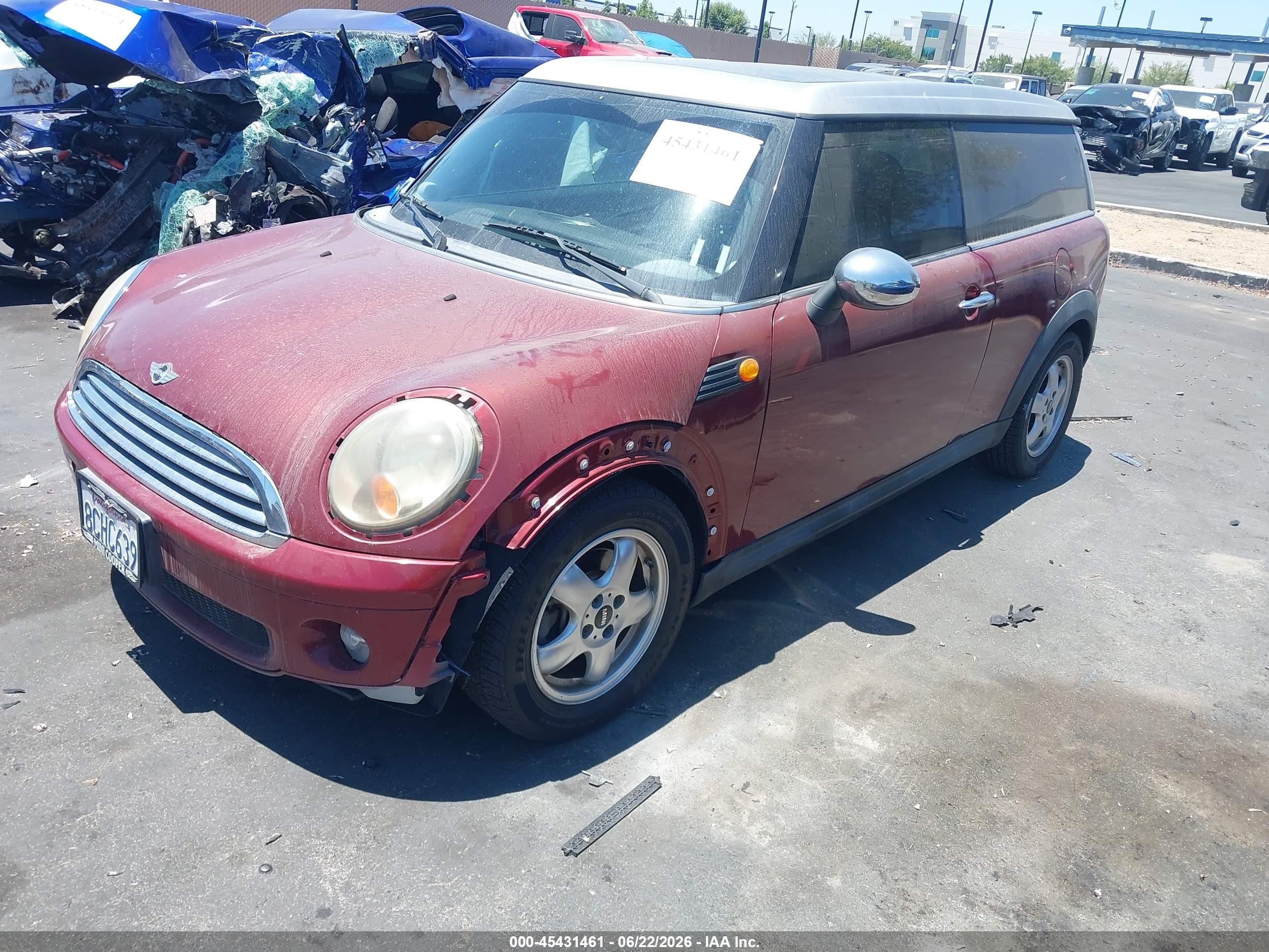 2008 Mini Cooper Clubman   Burgundy vin: WMWML33518TN67231