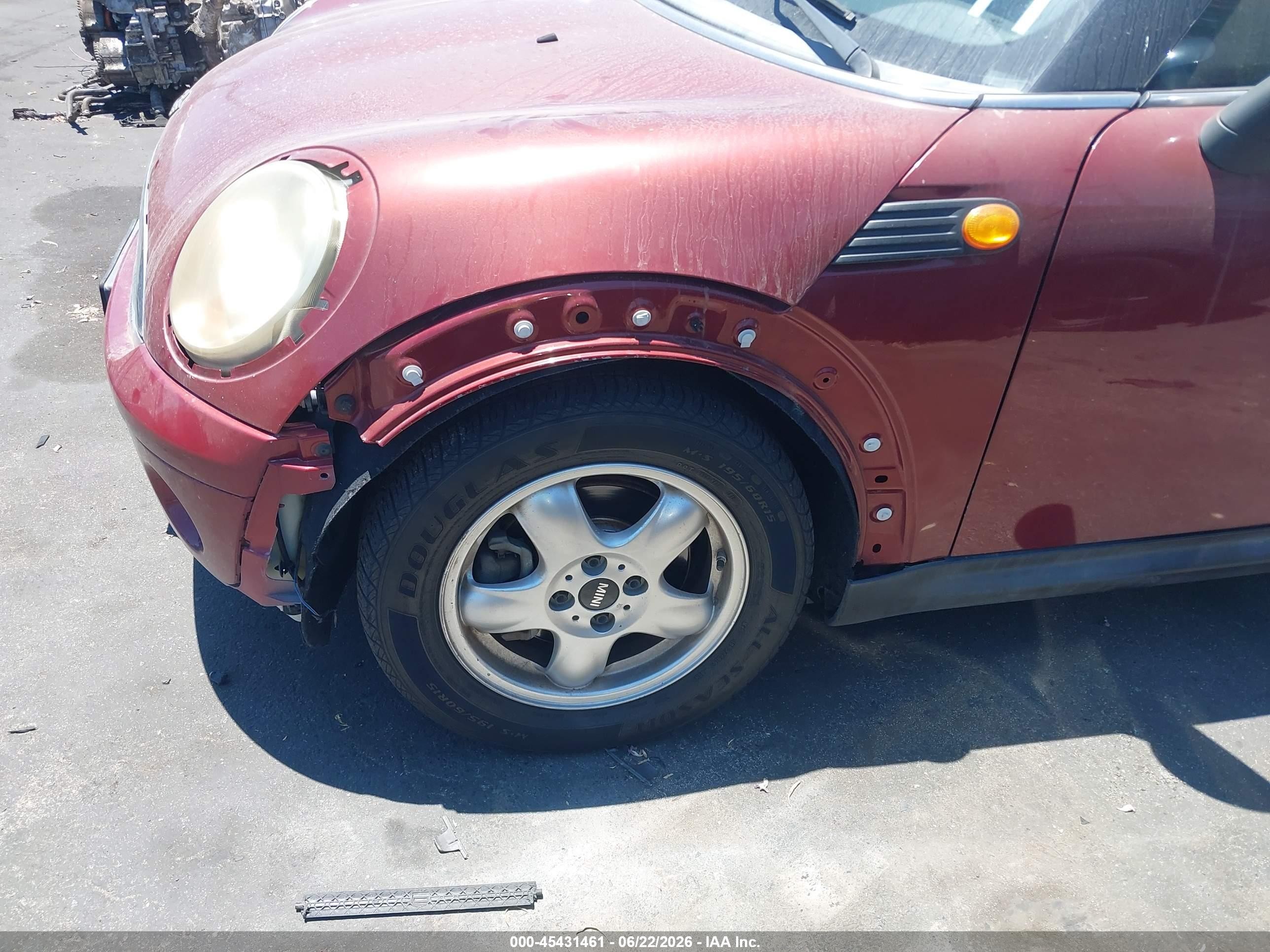 2008 Mini Cooper Clubman   Burgundy vin: WMWML33518TN67231