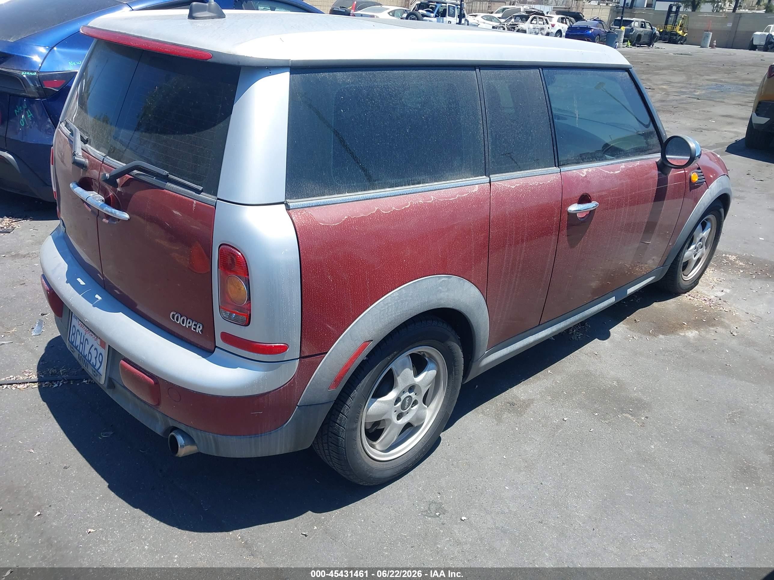 2008 Mini Cooper Clubman   Burgundy vin: WMWML33518TN67231
