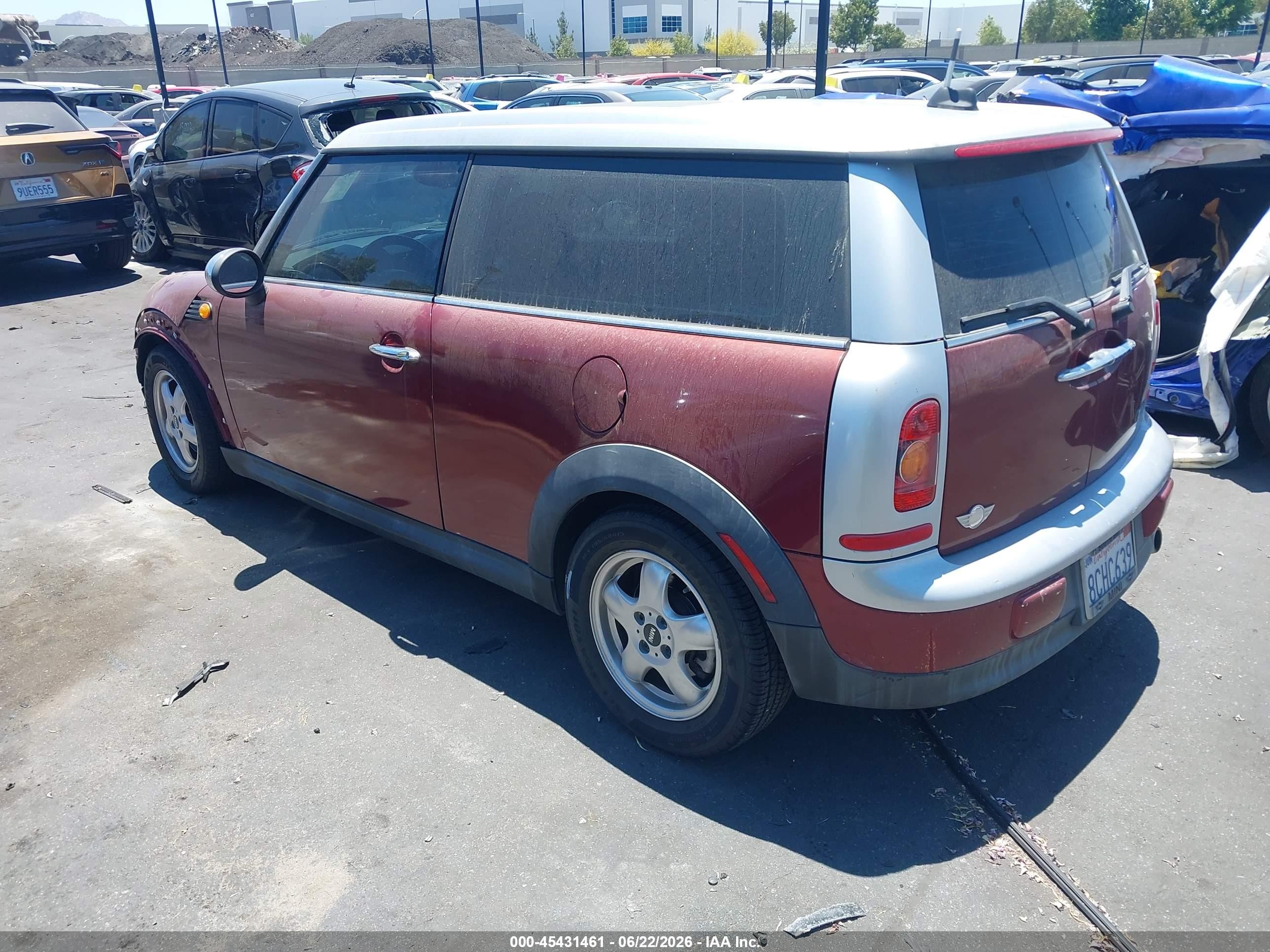 2008 Mini Cooper Clubman   Burgundy vin: WMWML33518TN67231