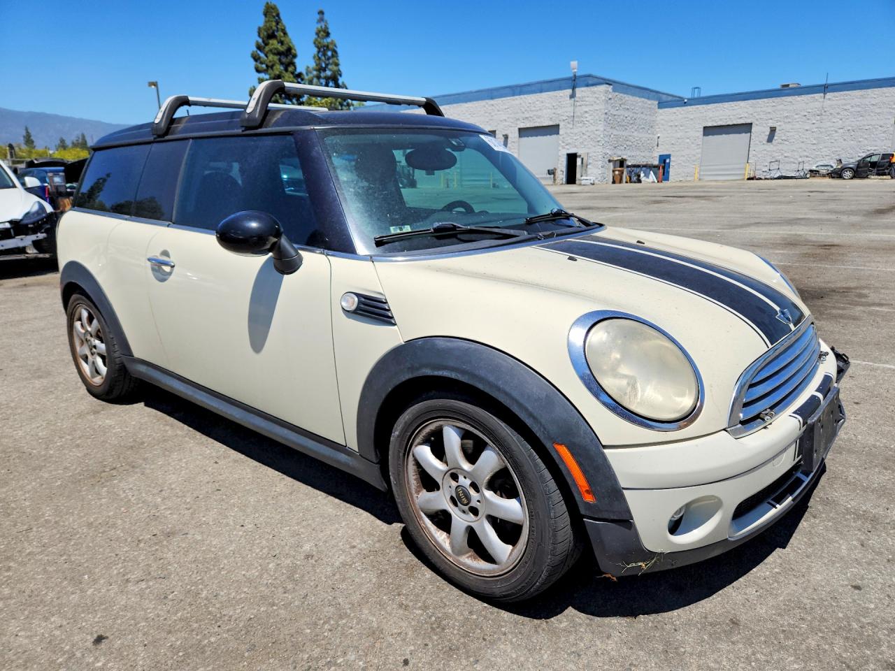 2009 Mini Cooper Clubman White vin: WMWML33569TX33163