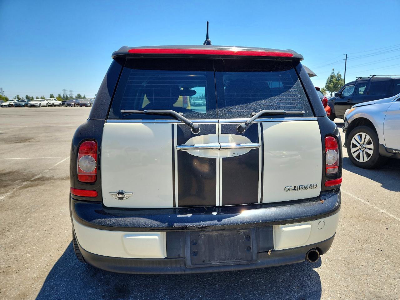 2009 Mini Cooper Clubman White vin: WMWML33569TX33163