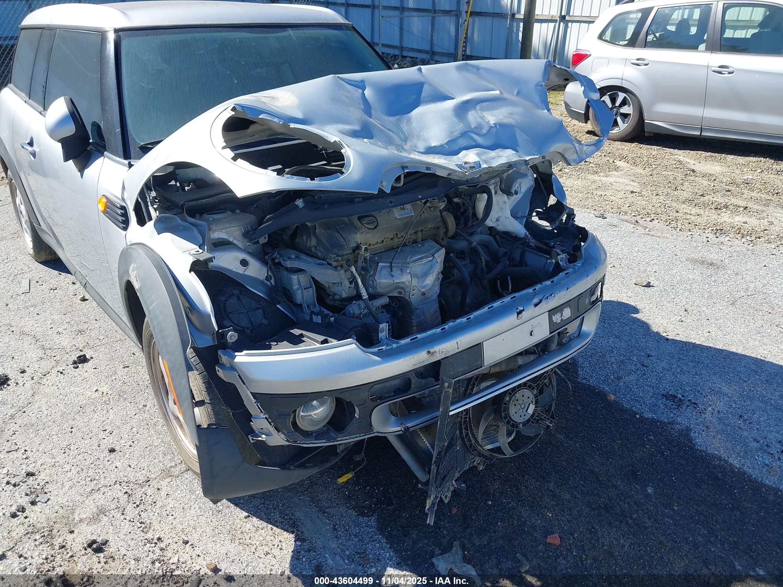 2009 Mini Cooper Clubman   Silver vin: WMWML33569TX33566