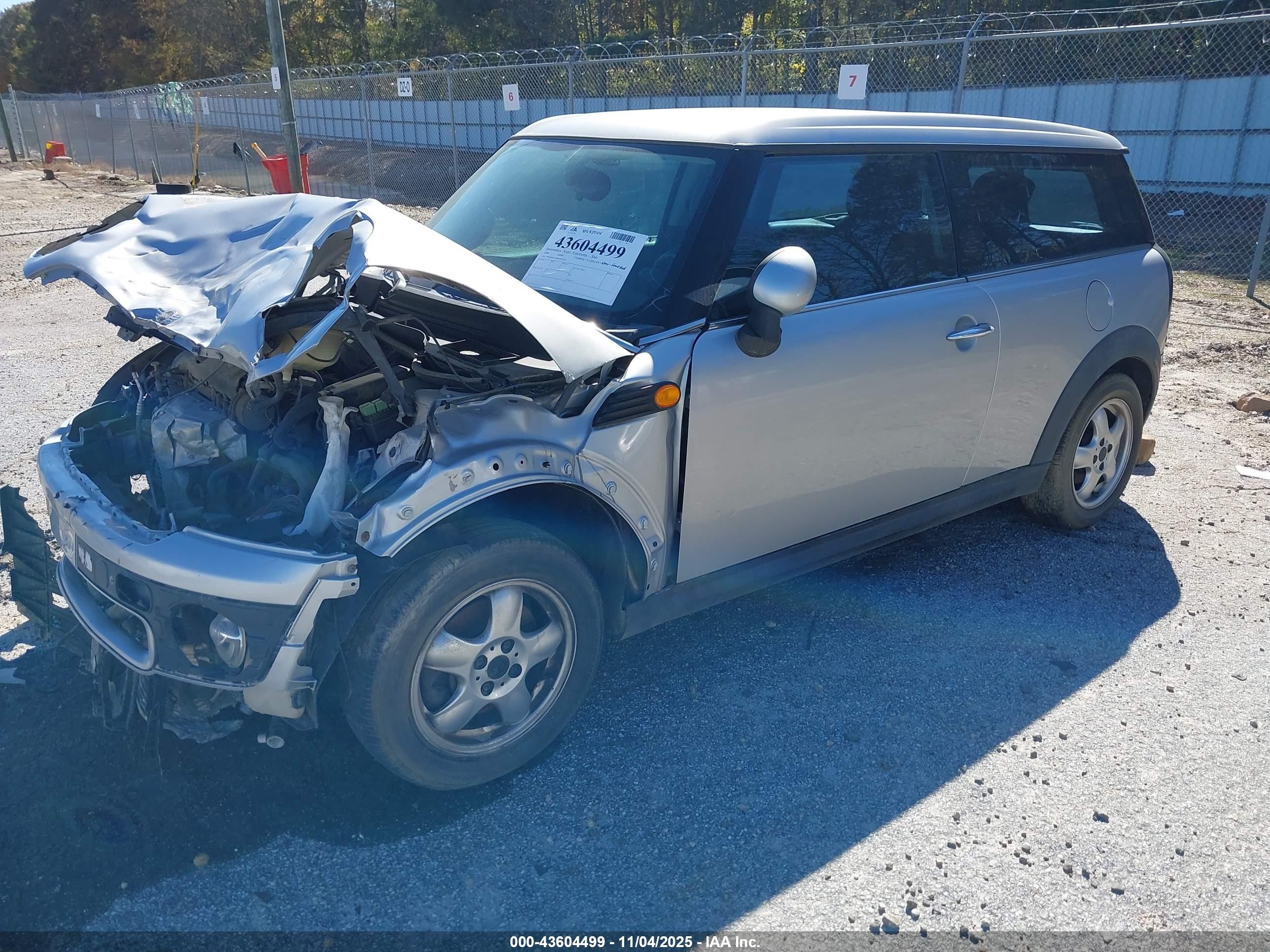 2009 Mini Cooper Clubman   Silver vin: WMWML33569TX33566