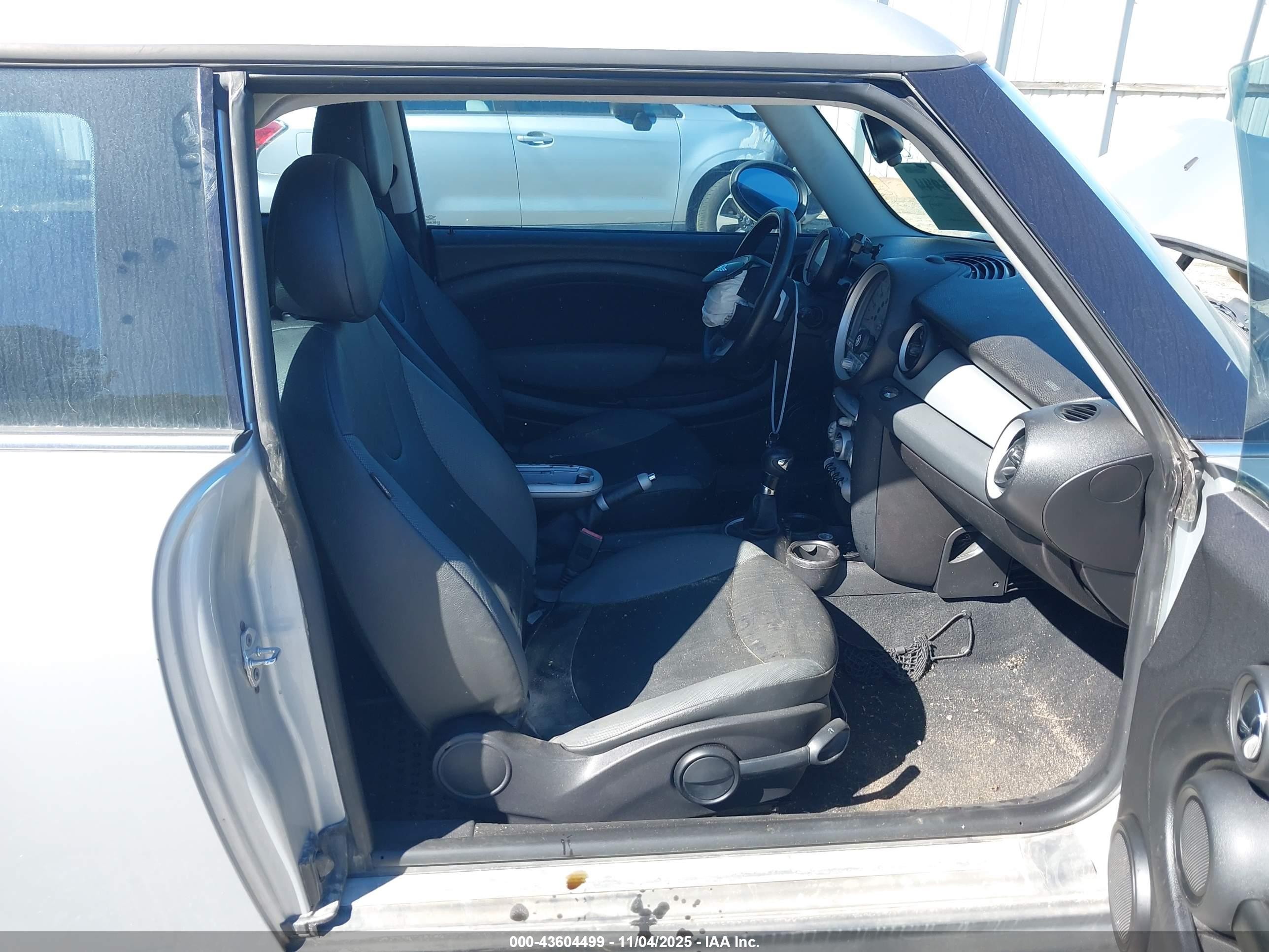 2009 Mini Cooper Clubman   Silver vin: WMWML33569TX33566