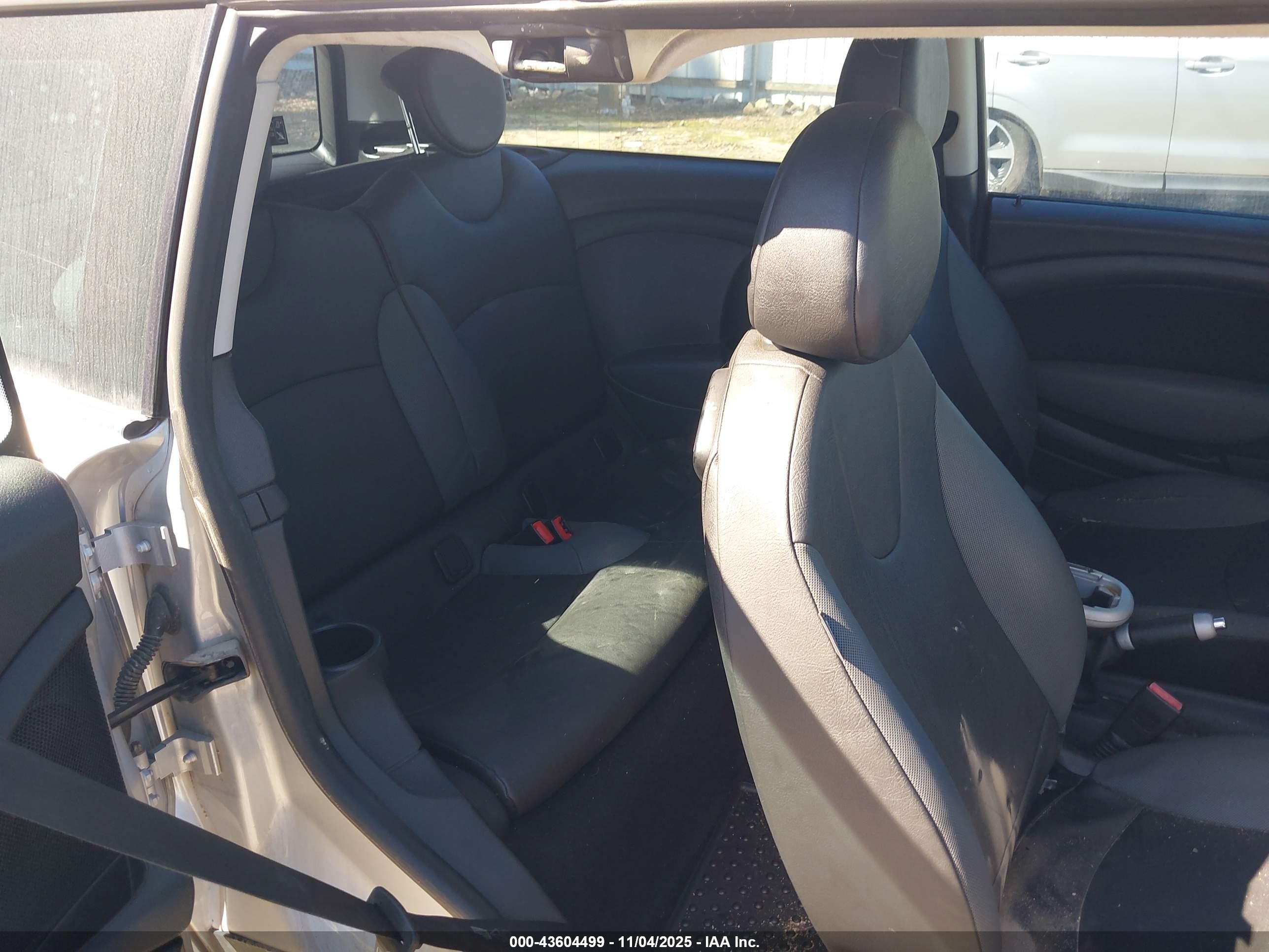 2009 Mini Cooper Clubman   Silver vin: WMWML33569TX33566